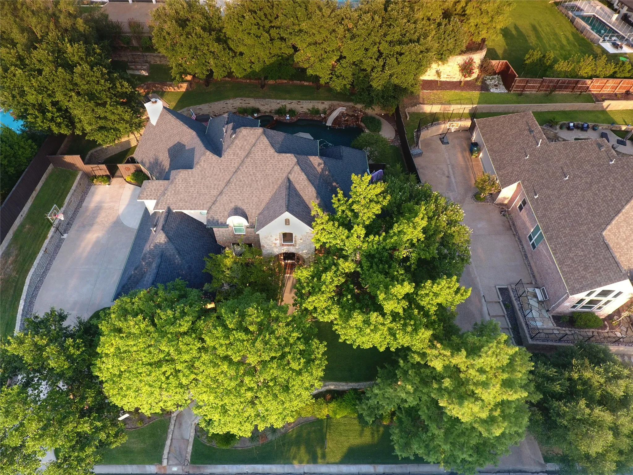 Single Family Residence For Sale in Denton County , 805 Lake Breeze Drive, Highland Village, Texas 75077, 4 Bedroom, 4 Bathroom, 3 Garage spaces, 3,566 Sqft, built in 1998, mls#21339901, Real Estate Agent in Highland Village, Homes For Sale in Denton county, Homes For Sale in Highland Village, Realtor in Highland Village Texas, Real Estate Brokerage Independent Realty Texas, Luminita Cordes Realtor