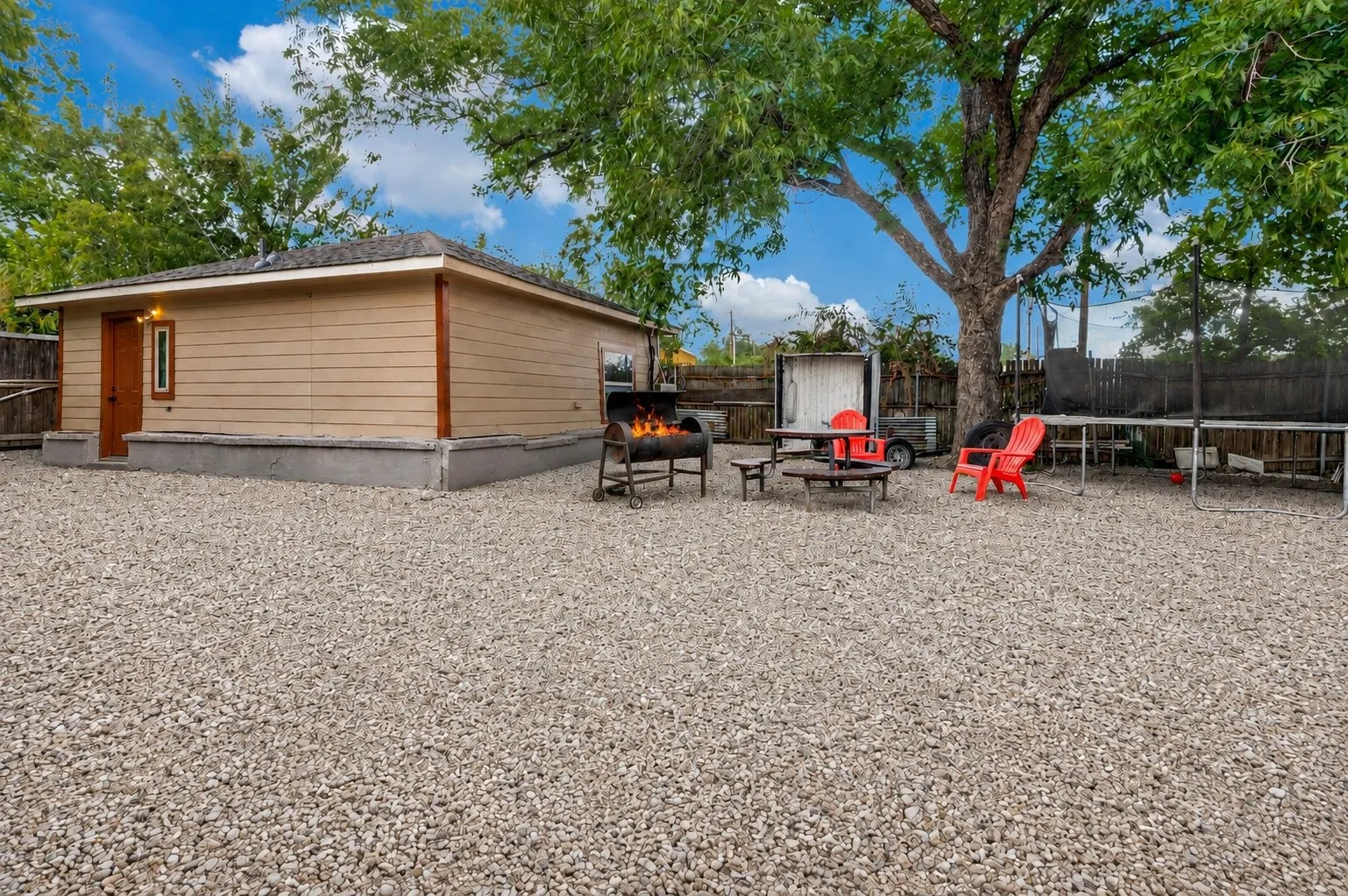 Single Family Residence For Rent in Dallas County , 403 N Britain Road 407B, Irving, Texas 75061, 1 Bedroom, 1 Bathroom, Garage spaces, 427 Sqft, built in 1959, Price $1,375, mls#21315857, Real Estate Agent in Irving, Homes For Rent in Dallas county, Homes For Rent in Irving, Realtor in Irving Texas, Real Estate Brokerage Independent Realty Texas, Luminita Cordes Realtor
