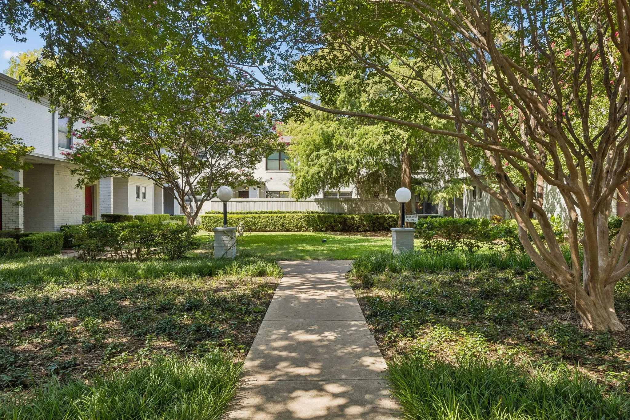 Condominium For Sale in Dallas County , 4953 N Hall Street, Dallas, Texas 75235, 2 Bedroom, 2 Bathroom, Garage spaces, 1,145 Sqft, built in 1954, mls#21333374, Real Estate Agent in Dallas, Homes For Sale in Dallas county, Homes For Sale in Dallas, Realtor in Dallas Texas, Real Estate Brokerage Independent Realty Texas, Luminita Cordes Realtor