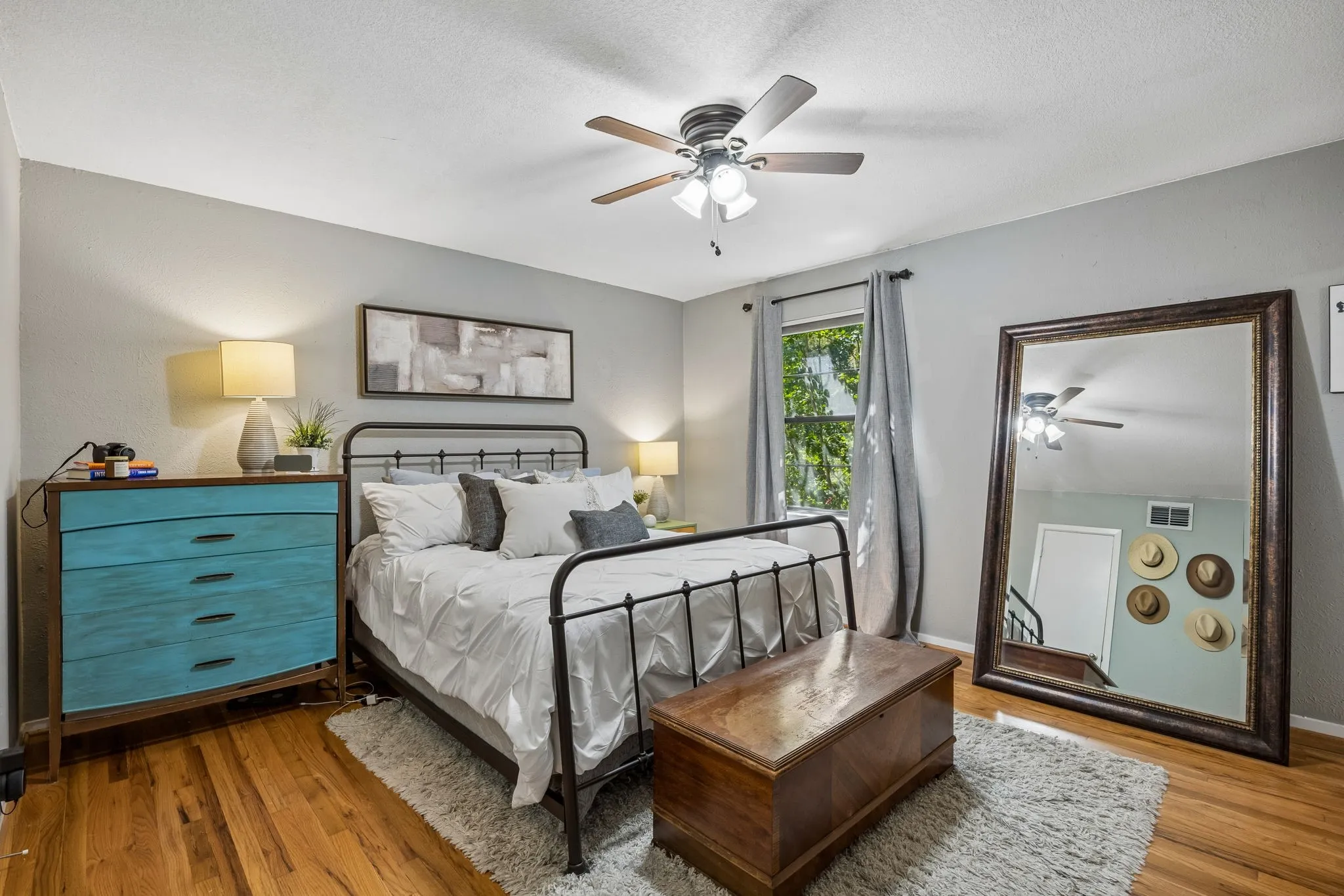 Condominium For Sale in Dallas County , 4953 N Hall Street, Dallas, Texas 75235, 2 Bedroom, 2 Bathroom, Garage spaces, 1,145 Sqft, built in 1954, mls#21333374, Real Estate Agent in Dallas, Homes For Sale in Dallas county, Homes For Sale in Dallas, Realtor in Dallas Texas, Real Estate Brokerage Independent Realty Texas, Luminita Cordes Realtor