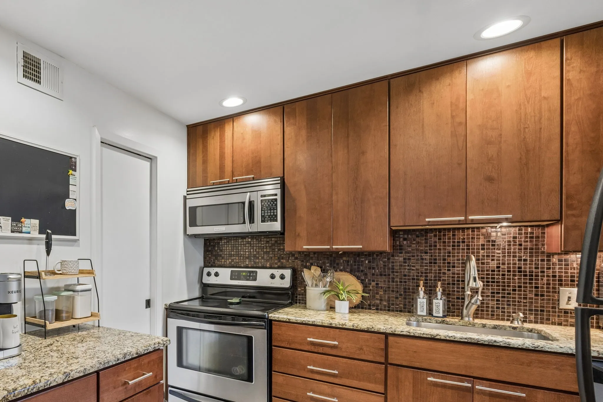 Condominium For Sale in Dallas County , 4953 N Hall Street, Dallas, Texas 75235, 2 Bedroom, 2 Bathroom, Garage spaces, 1,145 Sqft, built in 1954, mls#21333374, Real Estate Agent in Dallas, Homes For Sale in Dallas county, Homes For Sale in Dallas, Realtor in Dallas Texas, Real Estate Brokerage Independent Realty Texas, Luminita Cordes Realtor