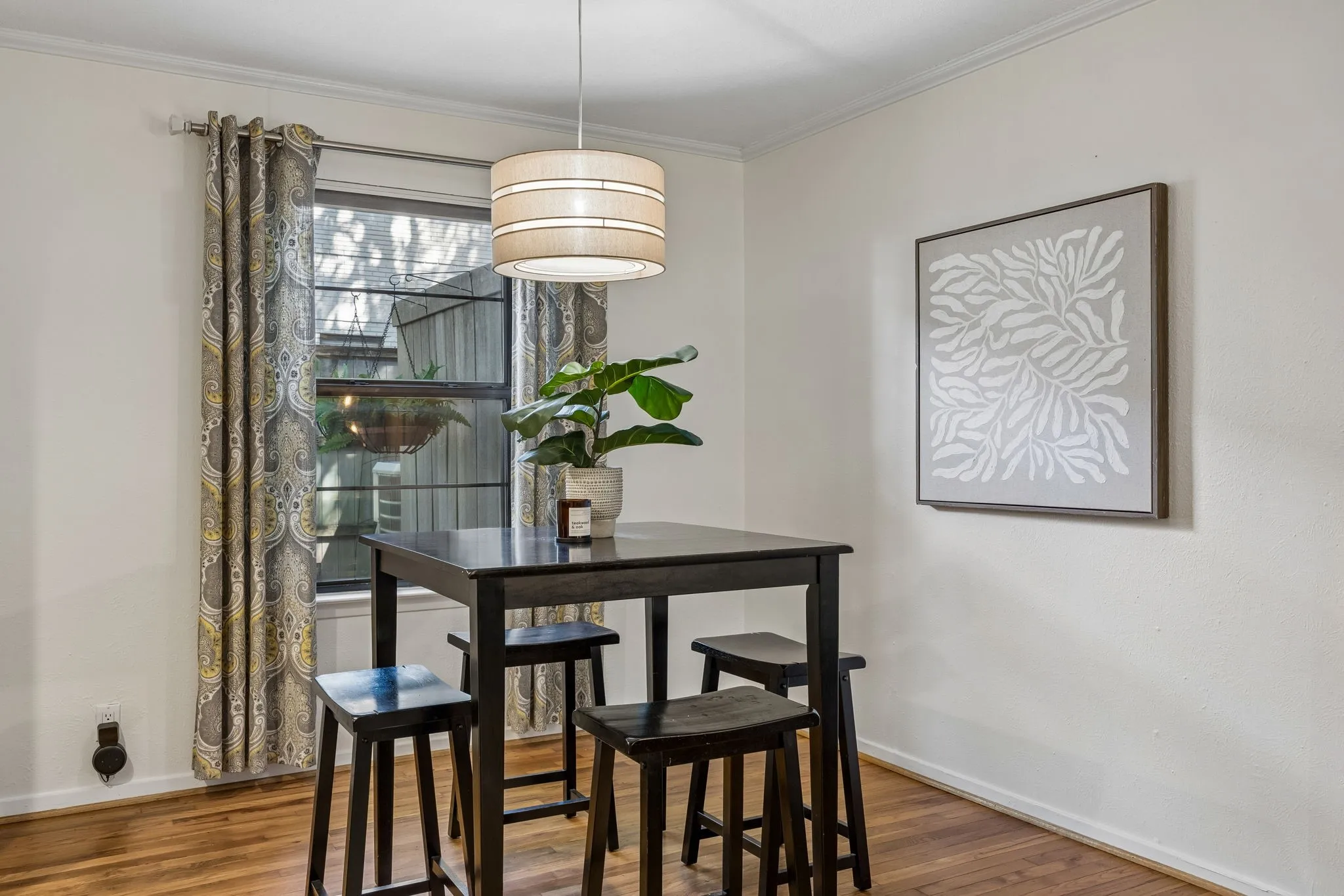 Condominium For Sale in Dallas County , 4953 N Hall Street, Dallas, Texas 75235, 2 Bedroom, 2 Bathroom, Garage spaces, 1,145 Sqft, built in 1954, mls#21333374, Real Estate Agent in Dallas, Homes For Sale in Dallas county, Homes For Sale in Dallas, Realtor in Dallas Texas, Real Estate Brokerage Independent Realty Texas, Luminita Cordes Realtor