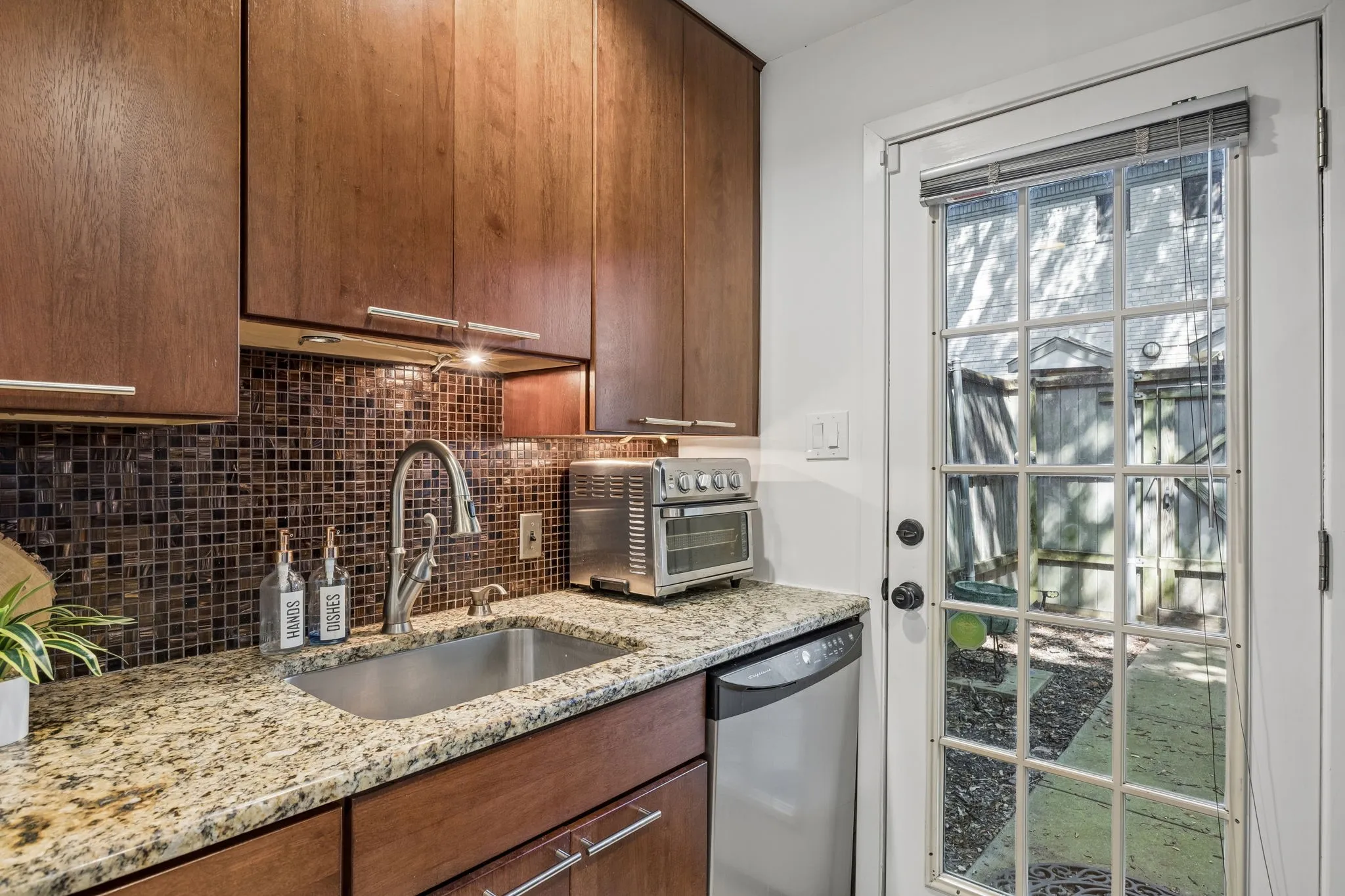 Condominium For Sale in Dallas County , 4953 N Hall Street, Dallas, Texas 75235, 2 Bedroom, 2 Bathroom, Garage spaces, 1,145 Sqft, built in 1954, mls#21333374, Real Estate Agent in Dallas, Homes For Sale in Dallas county, Homes For Sale in Dallas, Realtor in Dallas Texas, Real Estate Brokerage Independent Realty Texas, Luminita Cordes Realtor