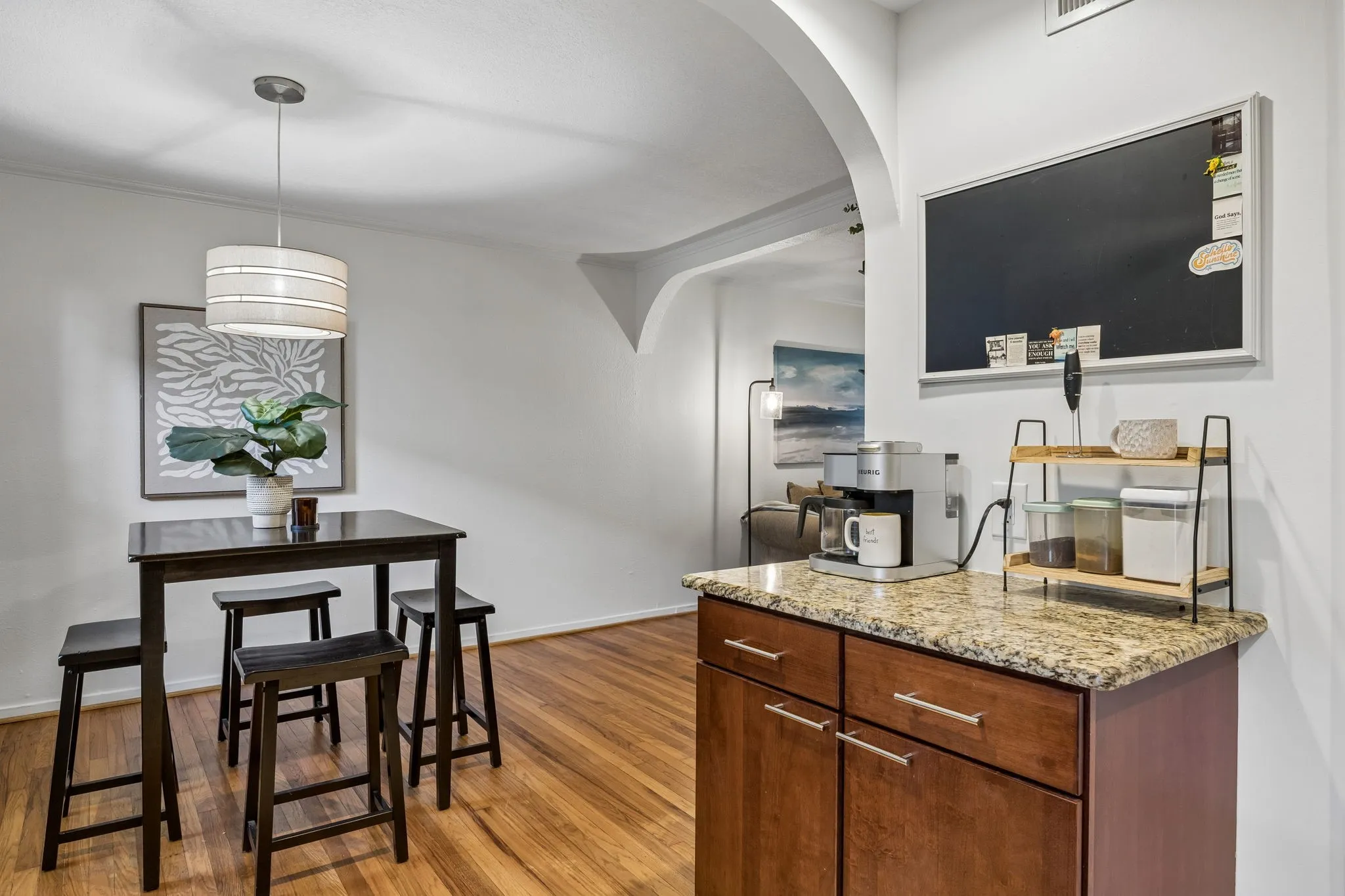 Condominium For Sale in Dallas County , 4953 N Hall Street, Dallas, Texas 75235, 2 Bedroom, 2 Bathroom, Garage spaces, 1,145 Sqft, built in 1954, mls#21333374, Real Estate Agent in Dallas, Homes For Sale in Dallas county, Homes For Sale in Dallas, Realtor in Dallas Texas, Real Estate Brokerage Independent Realty Texas, Luminita Cordes Realtor