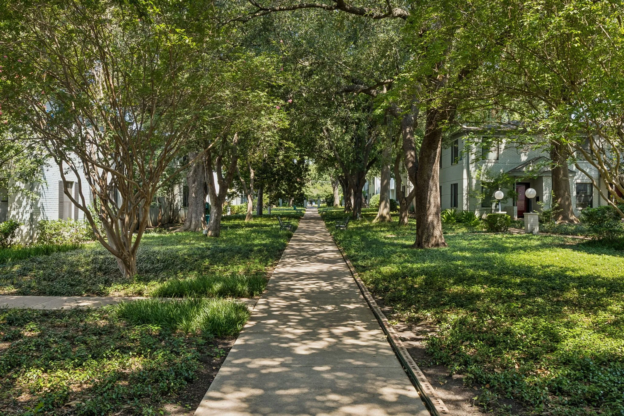 Condominium For Sale in Dallas County , 4953 N Hall Street, Dallas, Texas 75235, 2 Bedroom, 2 Bathroom, Garage spaces, 1,145 Sqft, built in 1954, mls#21333374, Real Estate Agent in Dallas, Homes For Sale in Dallas county, Homes For Sale in Dallas, Realtor in Dallas Texas, Real Estate Brokerage Independent Realty Texas, Luminita Cordes Realtor