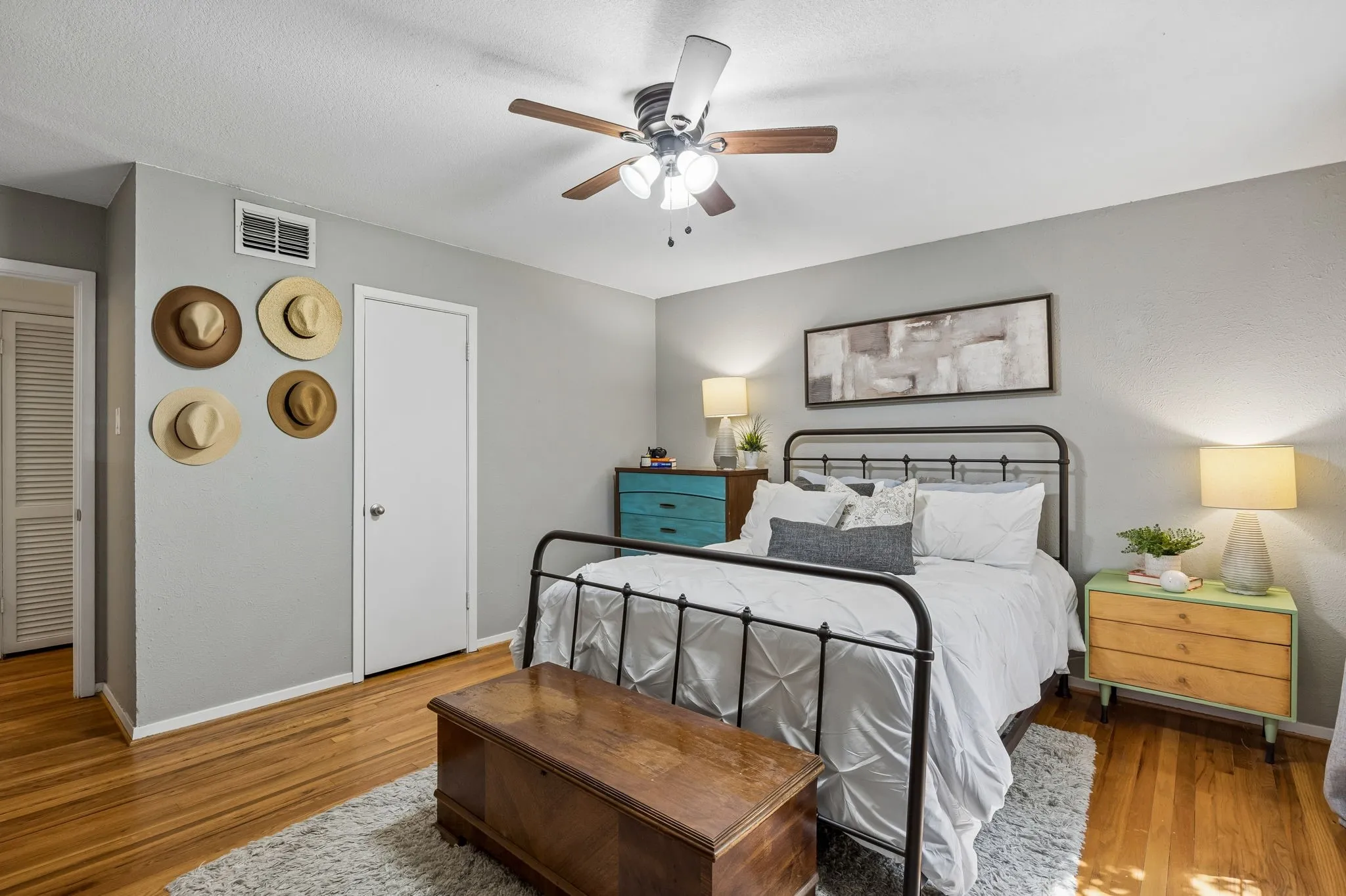 Condominium For Sale in Dallas County , 4953 N Hall Street, Dallas, Texas 75235, 2 Bedroom, 2 Bathroom, Garage spaces, 1,145 Sqft, built in 1954, mls#21333374, Real Estate Agent in Dallas, Homes For Sale in Dallas county, Homes For Sale in Dallas, Realtor in Dallas Texas, Real Estate Brokerage Independent Realty Texas, Luminita Cordes Realtor
