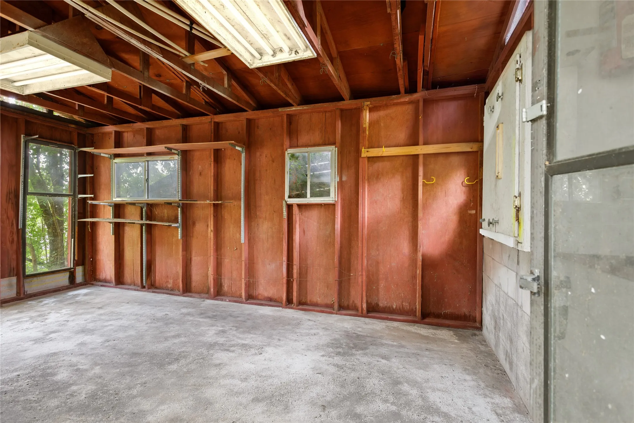 Single Family Residence For Sale in Mc Lennan County , 1017 Wedgewood Drive, Woodway, Texas 76712, 3 Bedroom, 2 Bathroom, 2 Garage spaces, 1,399 Sqft, built in 1973, mls#21336874, Real Estate Agent in Woodway, Homes For Sale in Mc Lennan county, Homes For Sale in Woodway, Realtor in Woodway Texas, Real Estate Brokerage Independent Realty Texas, Luminita Cordes Realtor