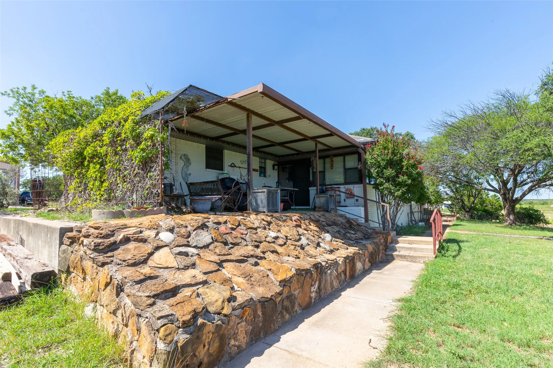 Single Family Residence For Sale in Coke County , 659 Rocky Point Road, Blackwell, Texas 79506, 3 Bedroom, 2 Bathroom, 4 Garage spaces, 3,803 Sqft, built in 2005, Price $350,000, mls#21340957, Real Estate Agent in Blackwell, Homes For Sale in Coke county, Homes For Sale in Blackwell, Realtor in Blackwell Texas, Real Estate Brokerage Independent Realty Texas, Luminita Cordes Realtor