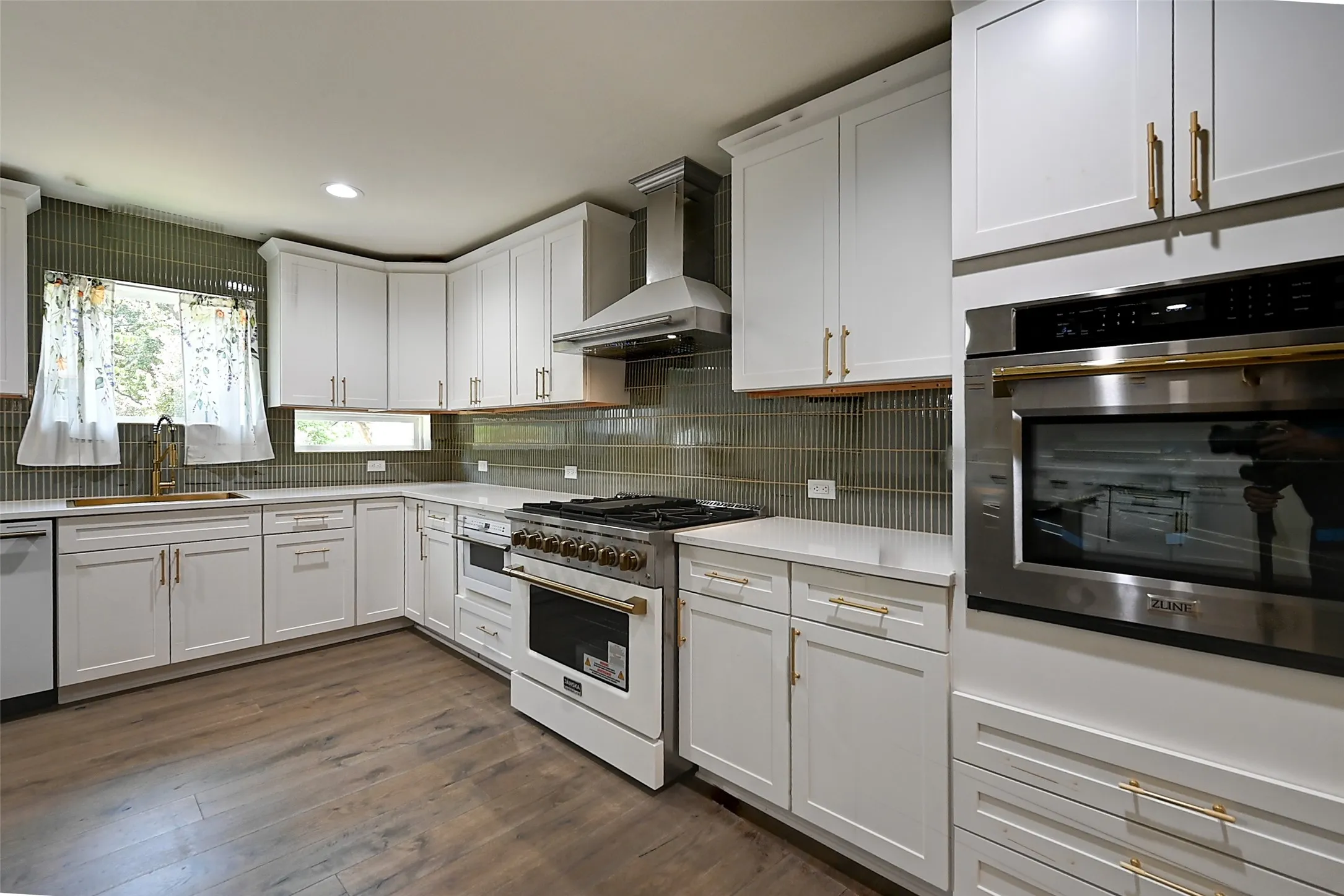 Single Family Residence For Sale in Tarrant County , 3900 Pelham Road, Fort Worth, Texas 76116, 5 Bedroom, 4 Bathroom, 2 Garage spaces, 3,200 Sqft, built in 1957, mls#21334000, Real Estate Agent in Fort Worth, Homes For Sale in Tarrant county, Homes For Sale in Fort Worth, Realtor in Fort Worth Texas, Real Estate Brokerage Independent Realty Texas, Luminita Cordes Realtor