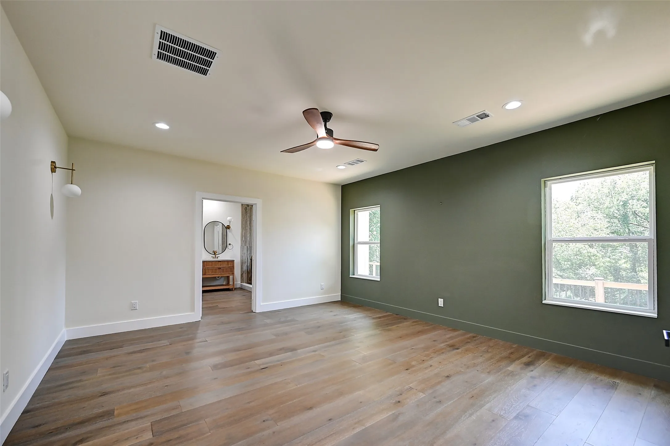 Single Family Residence For Sale in Tarrant County , 3900 Pelham Road, Fort Worth, Texas 76116, 5 Bedroom, 4 Bathroom, 2 Garage spaces, 3,200 Sqft, built in 1957, mls#21334000, Real Estate Agent in Fort Worth, Homes For Sale in Tarrant county, Homes For Sale in Fort Worth, Realtor in Fort Worth Texas, Real Estate Brokerage Independent Realty Texas, Luminita Cordes Realtor