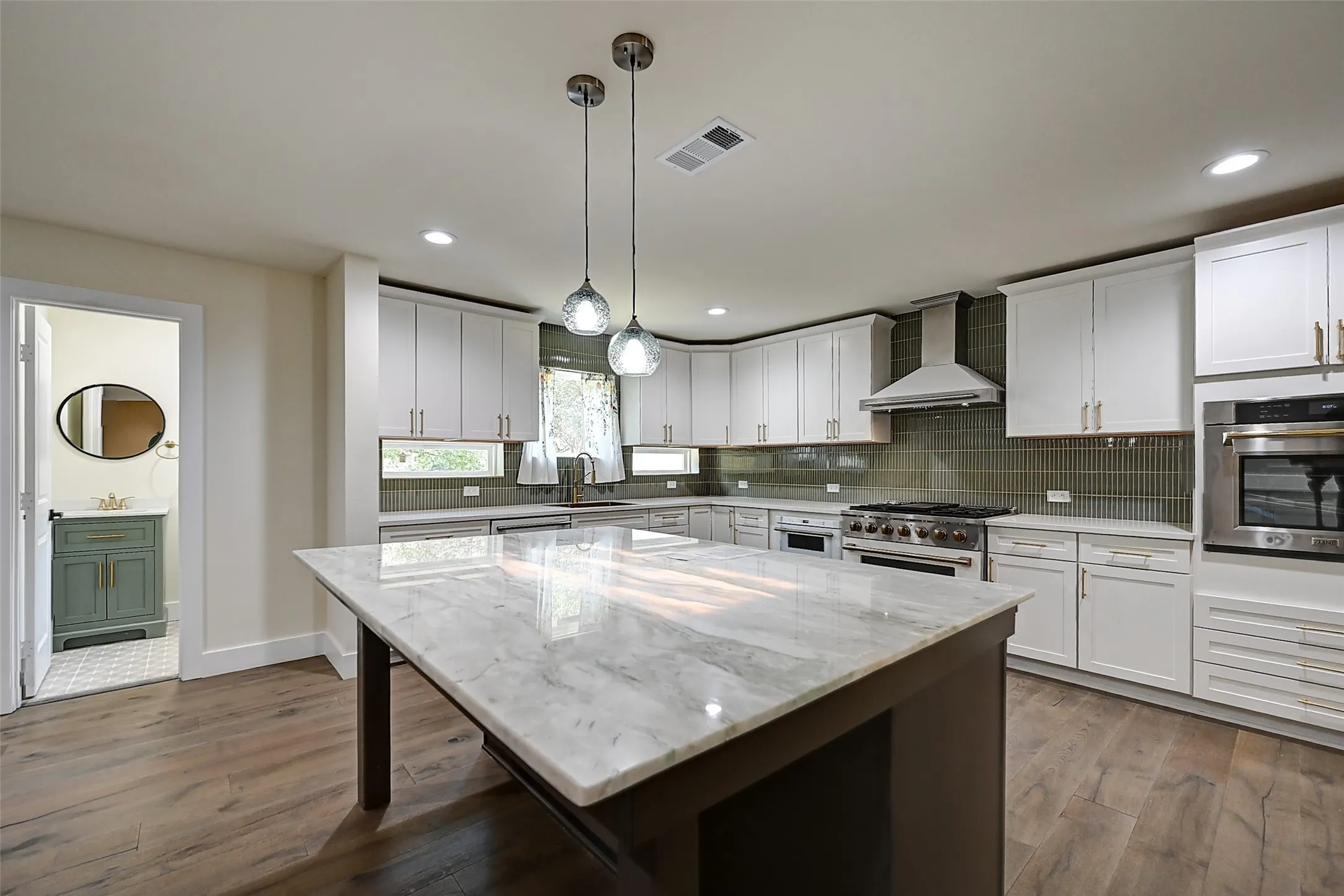 Single Family Residence For Sale in Tarrant County , 3900 Pelham Road, Fort Worth, Texas 76116, 5 Bedroom, 4 Bathroom, 2 Garage spaces, 3,200 Sqft, built in 1957, mls#21334000, Real Estate Agent in Fort Worth, Homes For Sale in Tarrant county, Homes For Sale in Fort Worth, Realtor in Fort Worth Texas, Real Estate Brokerage Independent Realty Texas, Luminita Cordes Realtor