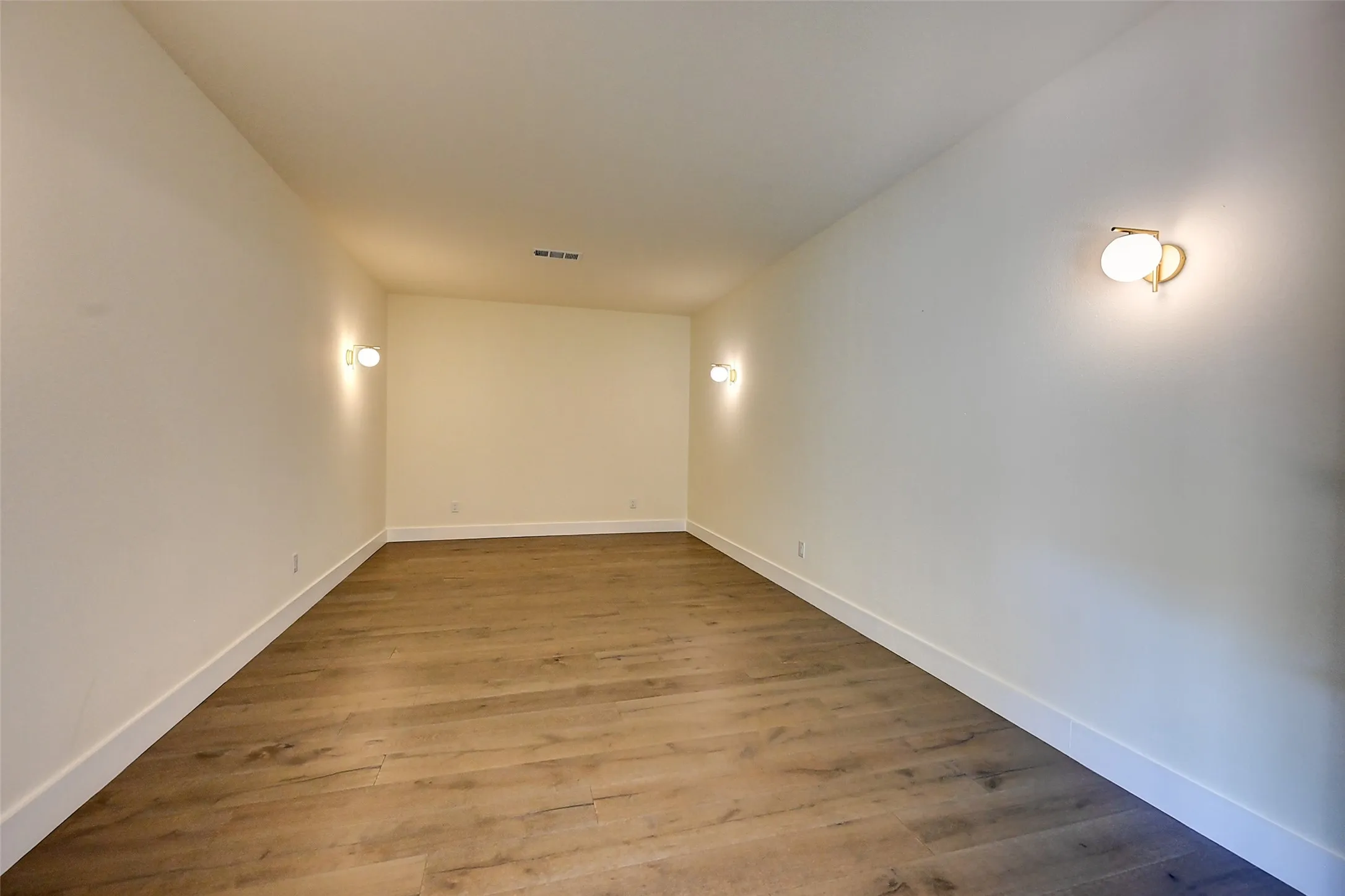 Single Family Residence For Sale in Tarrant County , 3900 Pelham Road, Fort Worth, Texas 76116, 5 Bedroom, 4 Bathroom, 2 Garage spaces, 3,200 Sqft, built in 1957, mls#21334000, Real Estate Agent in Fort Worth, Homes For Sale in Tarrant county, Homes For Sale in Fort Worth, Realtor in Fort Worth Texas, Real Estate Brokerage Independent Realty Texas, Luminita Cordes Realtor