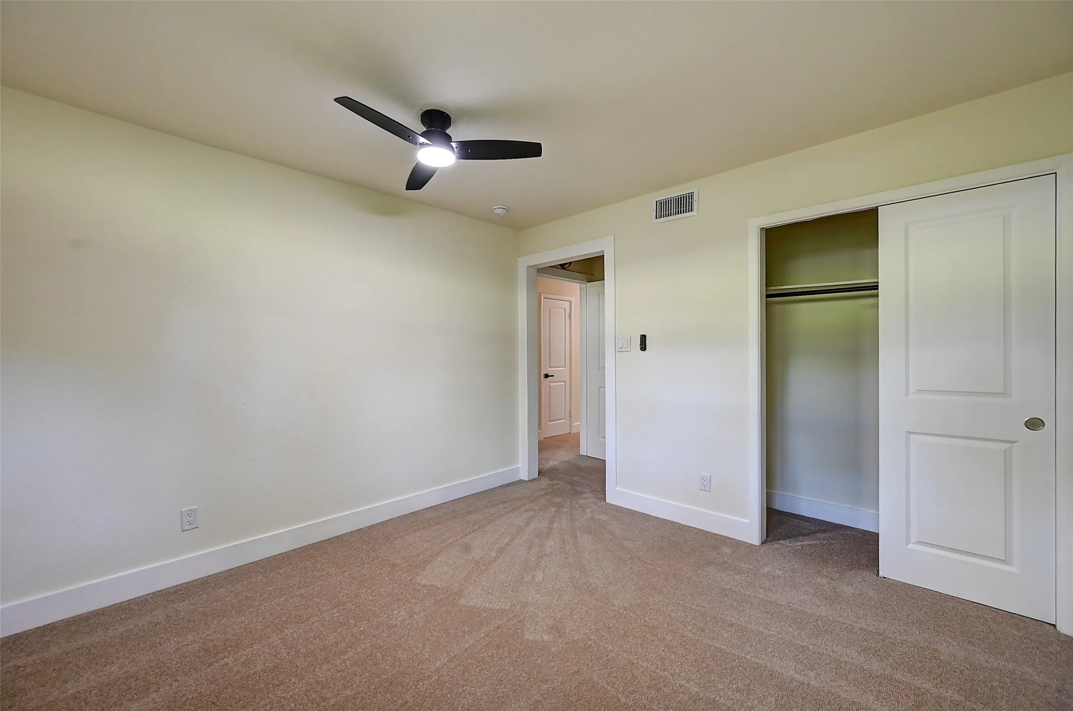 Single Family Residence For Sale in Tarrant County , 3900 Pelham Road, Fort Worth, Texas 76116, 5 Bedroom, 4 Bathroom, 2 Garage spaces, 3,200 Sqft, built in 1957, mls#21334000, Real Estate Agent in Fort Worth, Homes For Sale in Tarrant county, Homes For Sale in Fort Worth, Realtor in Fort Worth Texas, Real Estate Brokerage Independent Realty Texas, Luminita Cordes Realtor