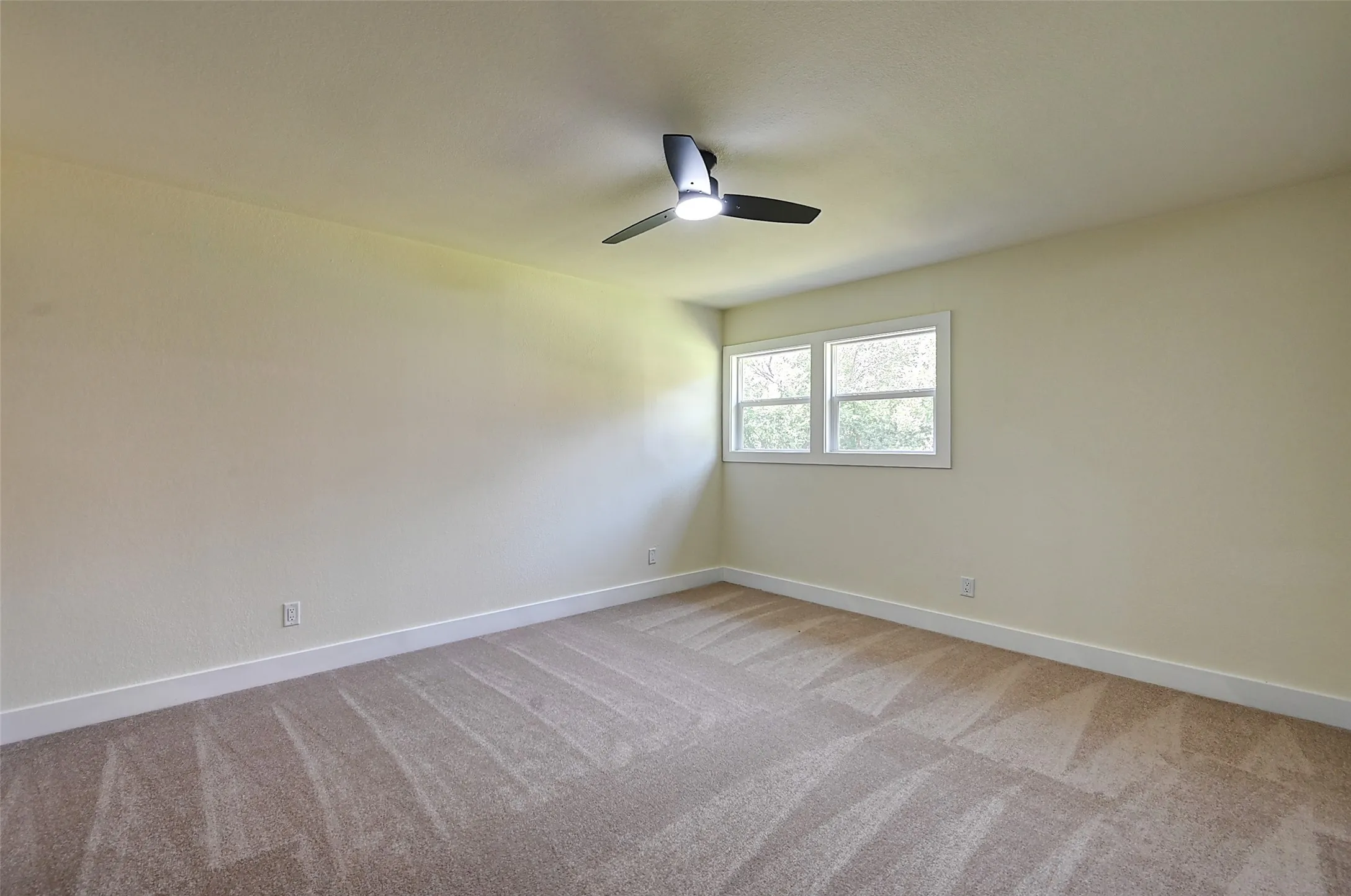 Single Family Residence For Sale in Tarrant County , 3900 Pelham Road, Fort Worth, Texas 76116, 5 Bedroom, 4 Bathroom, 2 Garage spaces, 3,200 Sqft, built in 1957, mls#21334000, Real Estate Agent in Fort Worth, Homes For Sale in Tarrant county, Homes For Sale in Fort Worth, Realtor in Fort Worth Texas, Real Estate Brokerage Independent Realty Texas, Luminita Cordes Realtor