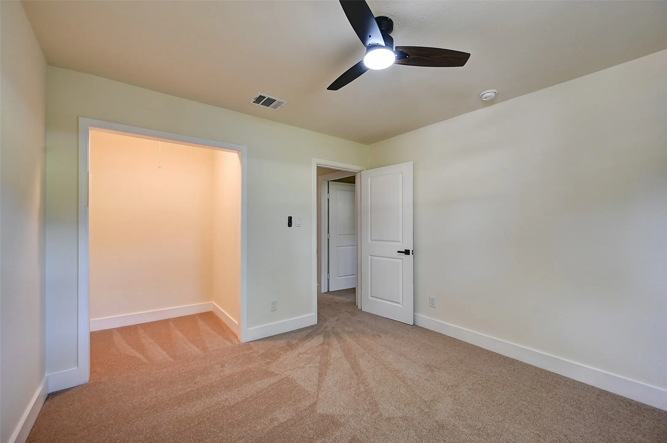 Single Family Residence For Sale in Tarrant County , 3900 Pelham Road, Fort Worth, Texas 76116, 5 Bedroom, 4 Bathroom, 2 Garage spaces, 3,200 Sqft, built in 1957, mls#21334000, Real Estate Agent in Fort Worth, Homes For Sale in Tarrant county, Homes For Sale in Fort Worth, Realtor in Fort Worth Texas, Real Estate Brokerage Independent Realty Texas, Luminita Cordes Realtor