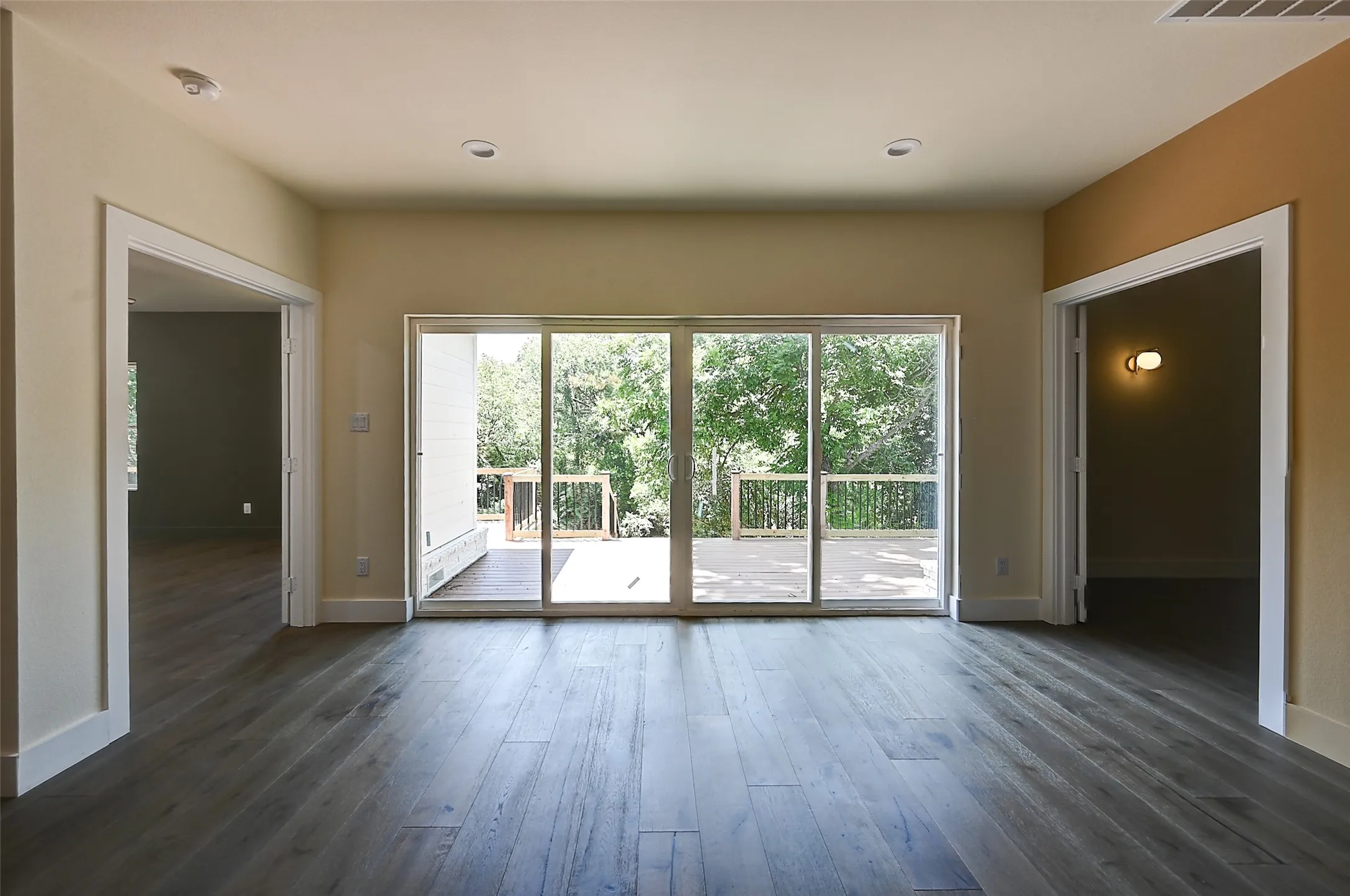 Single Family Residence For Sale in Tarrant County , 3900 Pelham Road, Fort Worth, Texas 76116, 5 Bedroom, 4 Bathroom, 2 Garage spaces, 3,200 Sqft, built in 1957, mls#21334000, Real Estate Agent in Fort Worth, Homes For Sale in Tarrant county, Homes For Sale in Fort Worth, Realtor in Fort Worth Texas, Real Estate Brokerage Independent Realty Texas, Luminita Cordes Realtor
