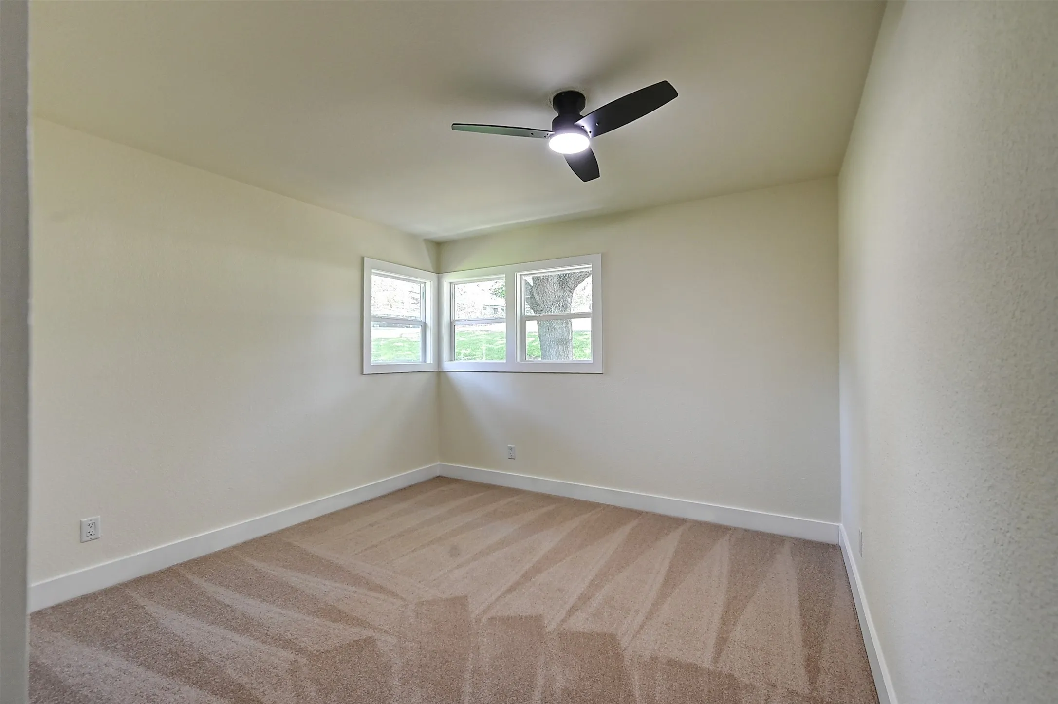 Single Family Residence For Sale in Tarrant County , 3900 Pelham Road, Fort Worth, Texas 76116, 5 Bedroom, 4 Bathroom, 2 Garage spaces, 3,200 Sqft, built in 1957, mls#21334000, Real Estate Agent in Fort Worth, Homes For Sale in Tarrant county, Homes For Sale in Fort Worth, Realtor in Fort Worth Texas, Real Estate Brokerage Independent Realty Texas, Luminita Cordes Realtor