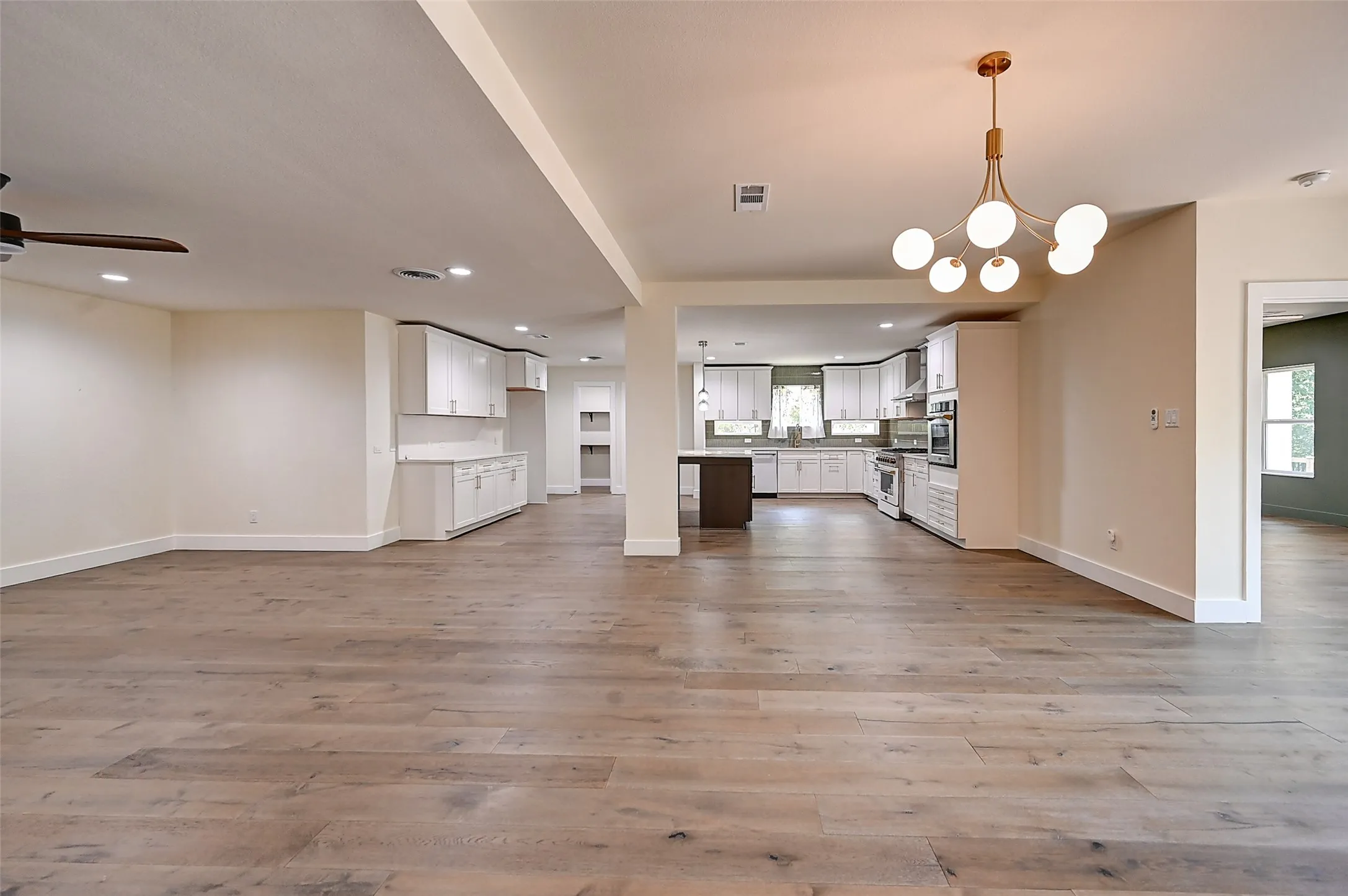 Single Family Residence For Sale in Tarrant County , 3900 Pelham Road, Fort Worth, Texas 76116, 5 Bedroom, 4 Bathroom, 2 Garage spaces, 3,200 Sqft, built in 1957, mls#21334000, Real Estate Agent in Fort Worth, Homes For Sale in Tarrant county, Homes For Sale in Fort Worth, Realtor in Fort Worth Texas, Real Estate Brokerage Independent Realty Texas, Luminita Cordes Realtor