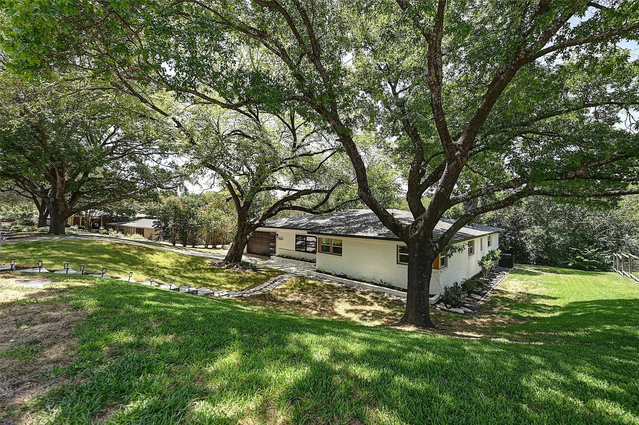 Single Family Residence For Sale in Tarrant County , 3900 Pelham Road, Fort Worth, Texas 76116, 5 Bedroom, 4 Bathroom, 2 Garage spaces, 3,200 Sqft, built in 1957, mls#21334000, Real Estate Agent in Fort Worth, Homes For Sale in Tarrant county, Homes For Sale in Fort Worth, Realtor in Fort Worth Texas, Real Estate Brokerage Independent Realty Texas, Luminita Cordes Realtor