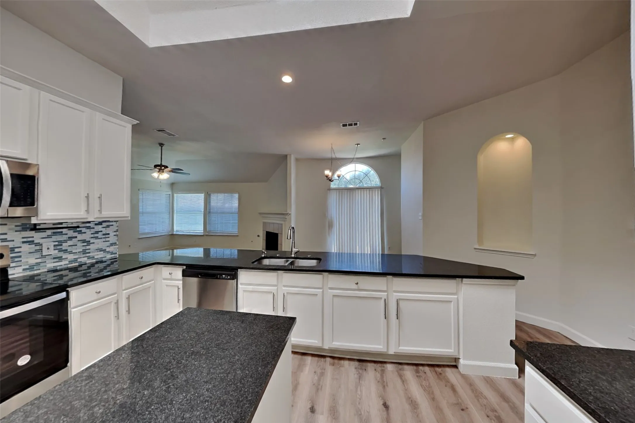 Single Family Residence For Rent in Collin County , 4307 Trailridge Drive, Frisco, Texas 75035, 4 Bedroom, 2 Bathroom, 2 Garage spaces, 2,140 Sqft, built in 1999, mls#21340955, Real Estate Agent in Frisco, Homes For Rent in Collin county, Homes For Rent in Frisco, Realtor in Frisco Texas, Real Estate Brokerage Independent Realty Texas, Luminita Cordes Realtor