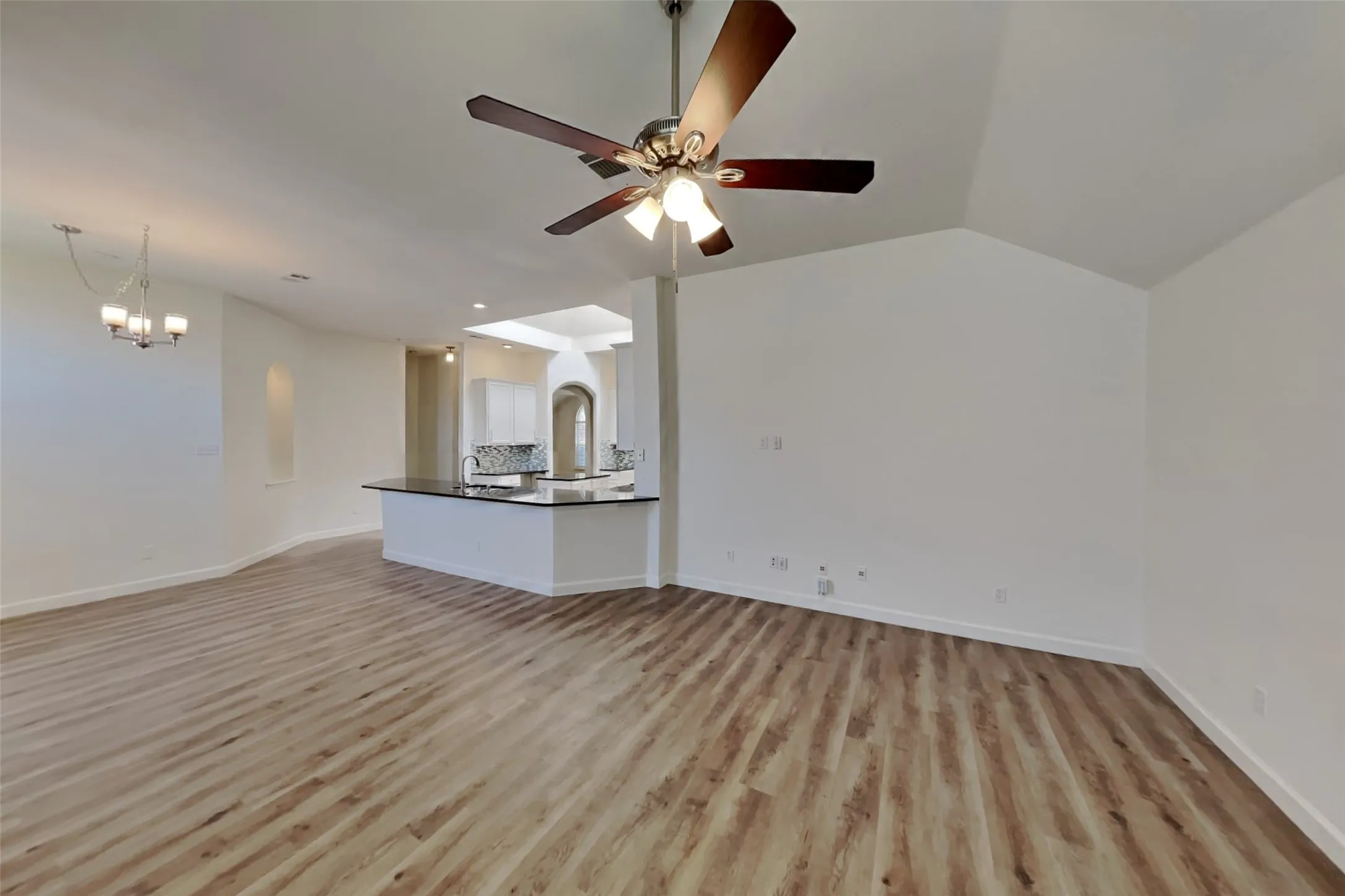 Single Family Residence For Rent in Collin County , 4307 Trailridge Drive, Frisco, Texas 75035, 4 Bedroom, 2 Bathroom, 2 Garage spaces, 2,140 Sqft, built in 1999, mls#21340955, Real Estate Agent in Frisco, Homes For Rent in Collin county, Homes For Rent in Frisco, Realtor in Frisco Texas, Real Estate Brokerage Independent Realty Texas, Luminita Cordes Realtor