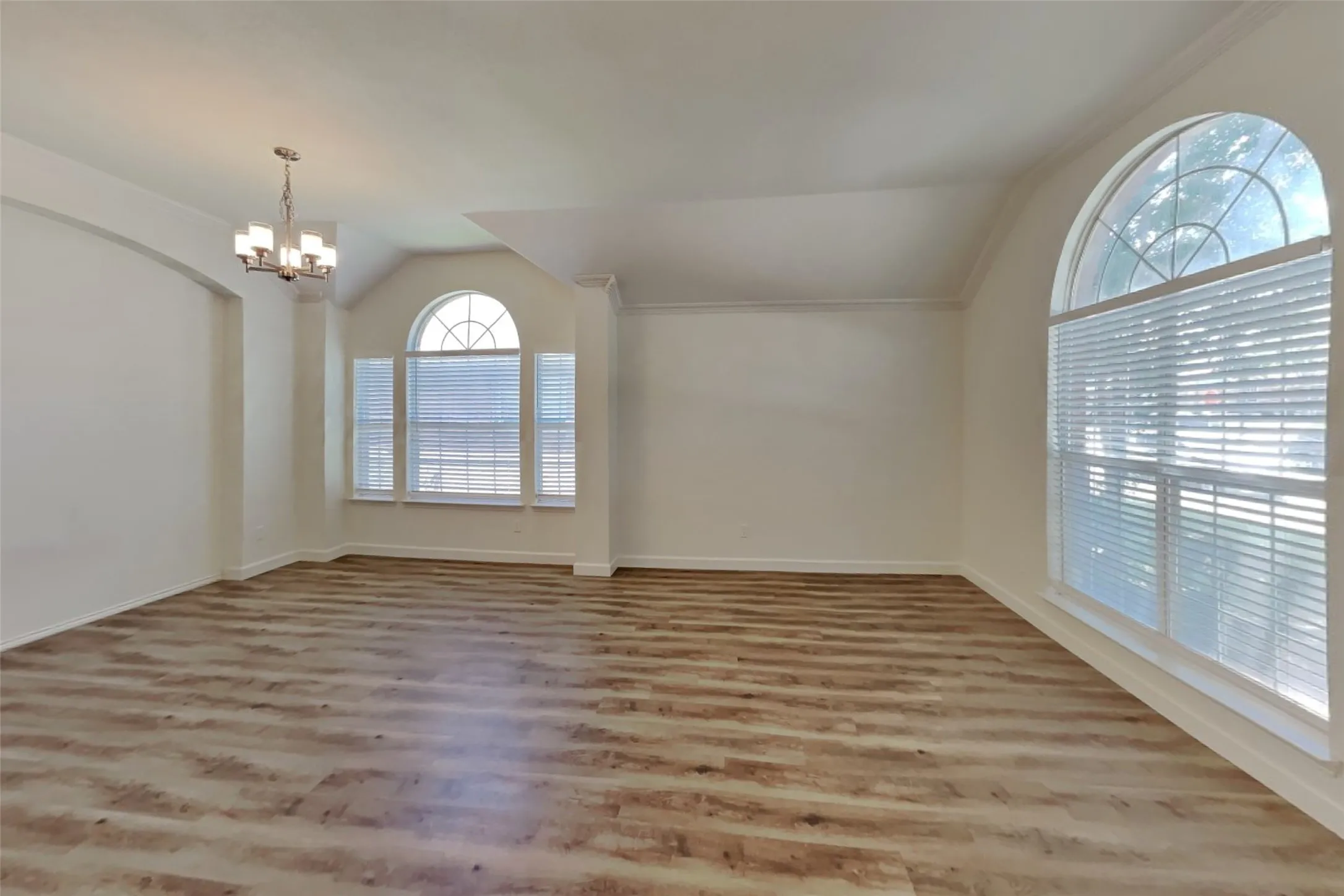 Single Family Residence For Rent in Collin County , 4307 Trailridge Drive, Frisco, Texas 75035, 4 Bedroom, 2 Bathroom, 2 Garage spaces, 2,140 Sqft, built in 1999, mls#21340955, Real Estate Agent in Frisco, Homes For Rent in Collin county, Homes For Rent in Frisco, Realtor in Frisco Texas, Real Estate Brokerage Independent Realty Texas, Luminita Cordes Realtor