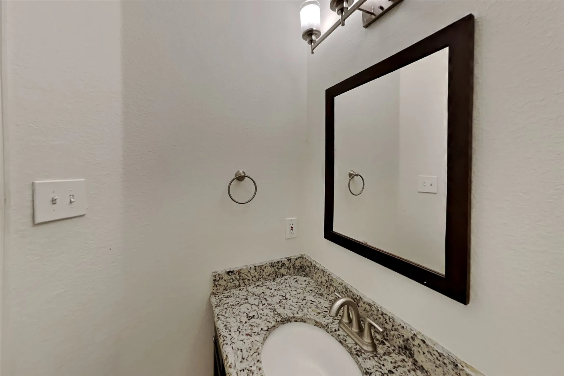 Single Family Residence For Rent in Collin County , 4307 Trailridge Drive, Frisco, Texas 75035, 4 Bedroom, 2 Bathroom, 2 Garage spaces, 2,140 Sqft, built in 1999, mls#21340955, Real Estate Agent in Frisco, Homes For Rent in Collin county, Homes For Rent in Frisco, Realtor in Frisco Texas, Real Estate Brokerage Independent Realty Texas, Luminita Cordes Realtor