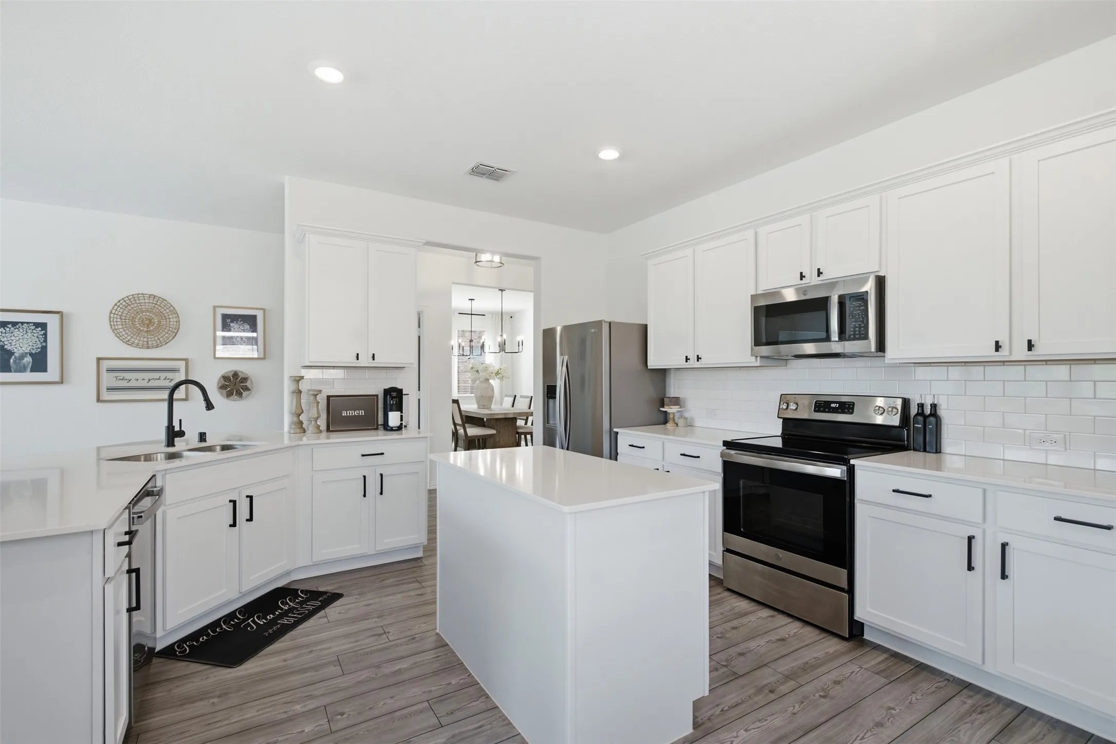 Single Family Residence For Sale in Denton County , 3504 Maroon Creek Road, Aubrey, Texas 76227, 4 Bedroom, 2 Bathroom, 2 Garage spaces, 2,010 Sqft, built in 2022, mls#21338333, Real Estate Agent in Aubrey, Homes For Sale in Denton county, Homes For Sale in Aubrey, Realtor in Aubrey Texas, Real Estate Brokerage Independent Realty Texas, Luminita Cordes Realtor