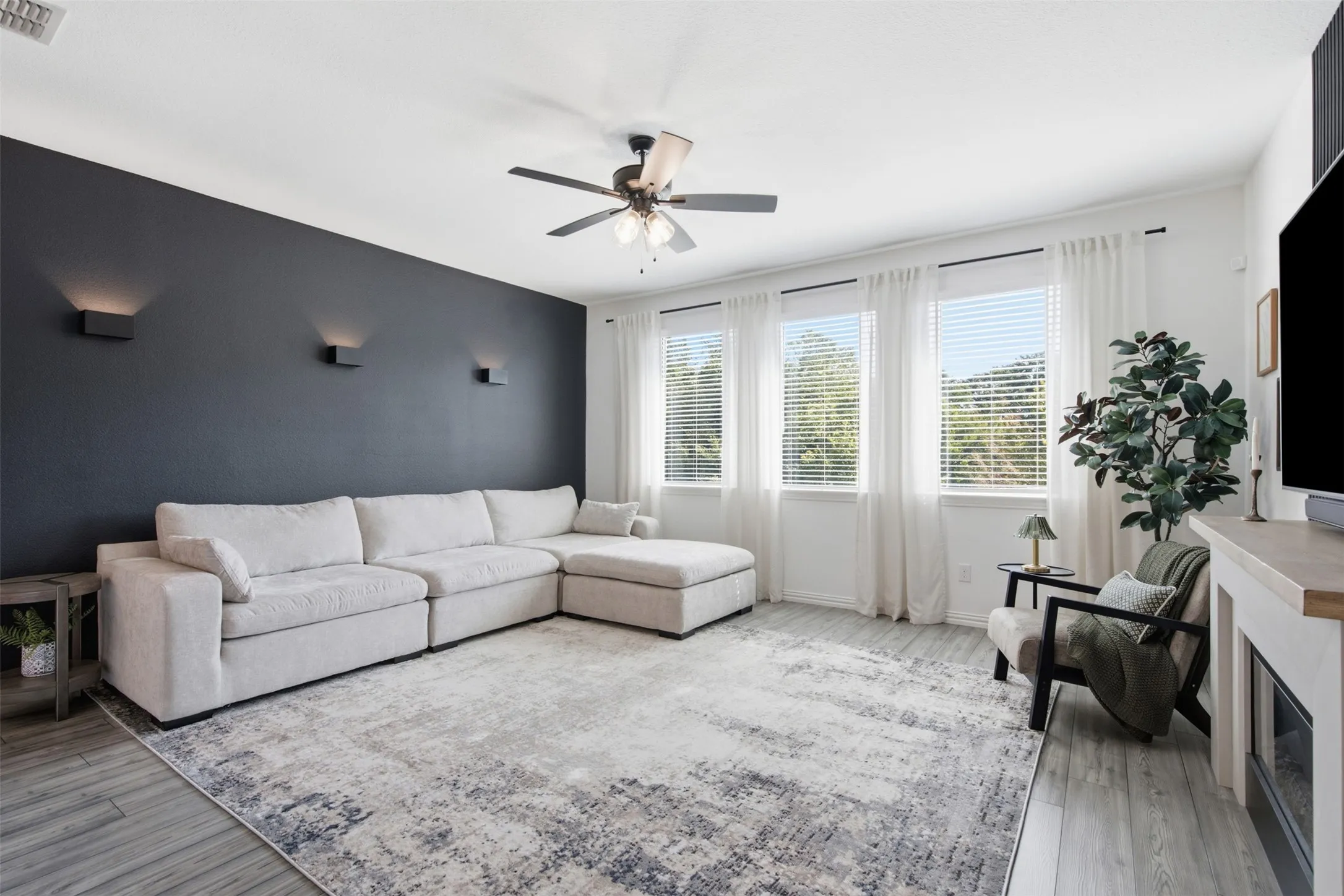 Black accent walk, with up or down lighting fixtures