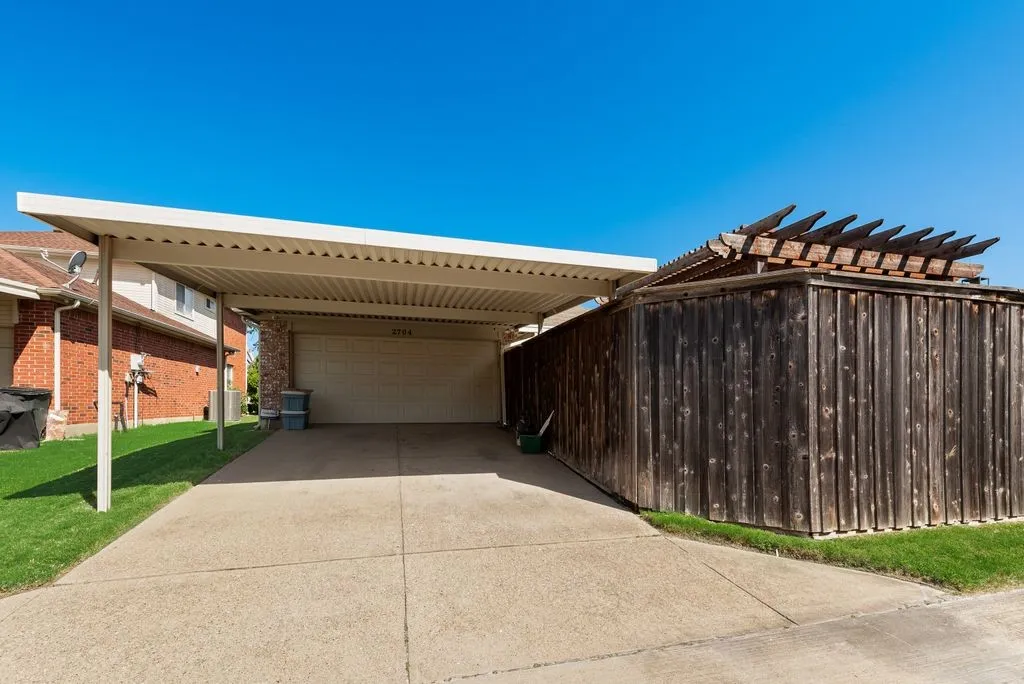 Single Family Residence For Sale in Dallas County , 2704 Crooked Creek, Mesquite, Texas 75181, 4 Bedroom, 2 Bathroom, 2 Garage spaces, 2,189 Sqft, built in 1996, mls#21339148, Real Estate Agent in Mesquite, Homes For Sale in Dallas county, Homes For Sale in Mesquite, Realtor in Mesquite Texas, Real Estate Brokerage Independent Realty Texas, Luminita Cordes Realtor