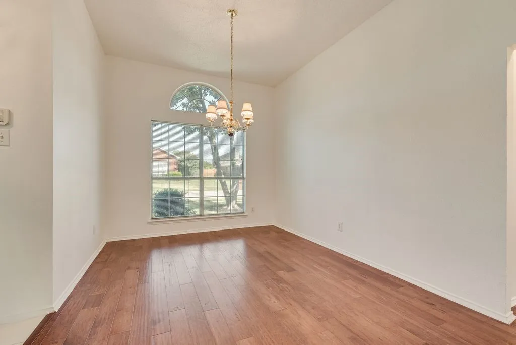 Single Family Residence For Sale in Dallas County , 2704 Crooked Creek, Mesquite, Texas 75181, 4 Bedroom, 2 Bathroom, 2 Garage spaces, 2,189 Sqft, built in 1996, mls#21339148, Real Estate Agent in Mesquite, Homes For Sale in Dallas county, Homes For Sale in Mesquite, Realtor in Mesquite Texas, Real Estate Brokerage Independent Realty Texas, Luminita Cordes Realtor