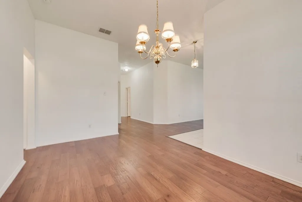 Single Family Residence For Sale in Dallas County , 2704 Crooked Creek, Mesquite, Texas 75181, 4 Bedroom, 2 Bathroom, 2 Garage spaces, 2,189 Sqft, built in 1996, mls#21339148, Real Estate Agent in Mesquite, Homes For Sale in Dallas county, Homes For Sale in Mesquite, Realtor in Mesquite Texas, Real Estate Brokerage Independent Realty Texas, Luminita Cordes Realtor