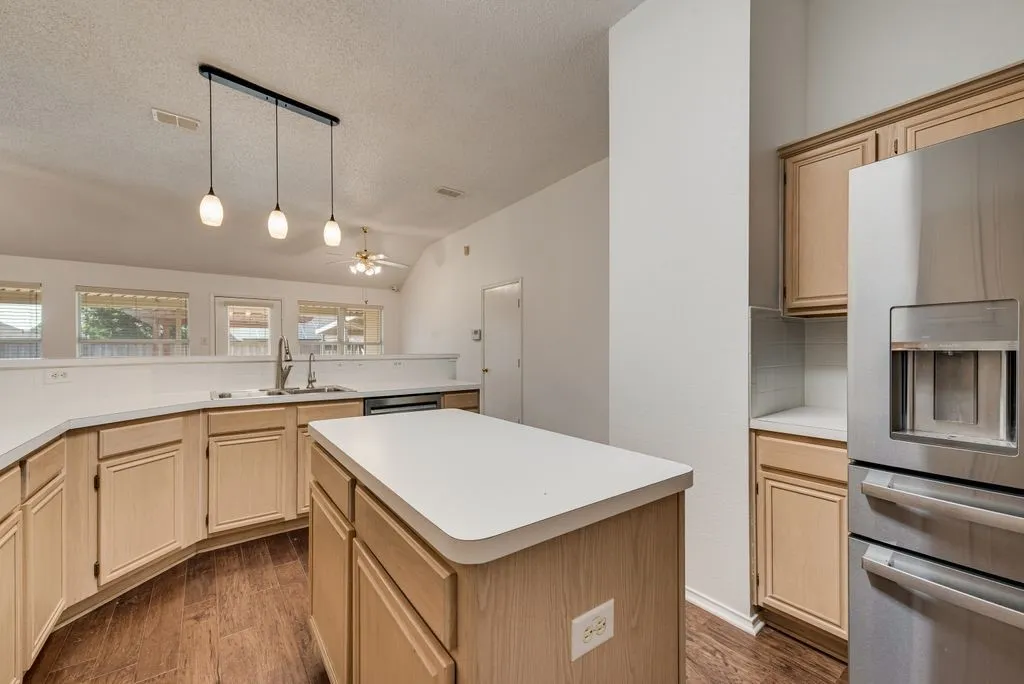 Single Family Residence For Sale in Dallas County , 2704 Crooked Creek, Mesquite, Texas 75181, 4 Bedroom, 2 Bathroom, 2 Garage spaces, 2,189 Sqft, built in 1996, mls#21339148, Real Estate Agent in Mesquite, Homes For Sale in Dallas county, Homes For Sale in Mesquite, Realtor in Mesquite Texas, Real Estate Brokerage Independent Realty Texas, Luminita Cordes Realtor