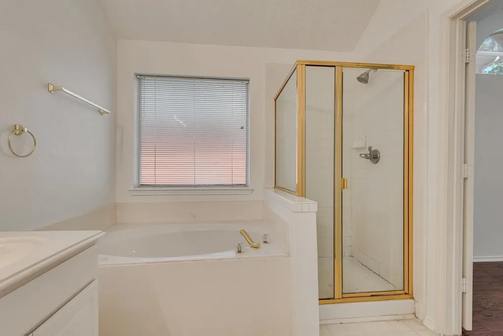 Single Family Residence For Sale in Dallas County , 2704 Crooked Creek, Mesquite, Texas 75181, 4 Bedroom, 2 Bathroom, 2 Garage spaces, 2,189 Sqft, built in 1996, mls#21339148, Real Estate Agent in Mesquite, Homes For Sale in Dallas county, Homes For Sale in Mesquite, Realtor in Mesquite Texas, Real Estate Brokerage Independent Realty Texas, Luminita Cordes Realtor