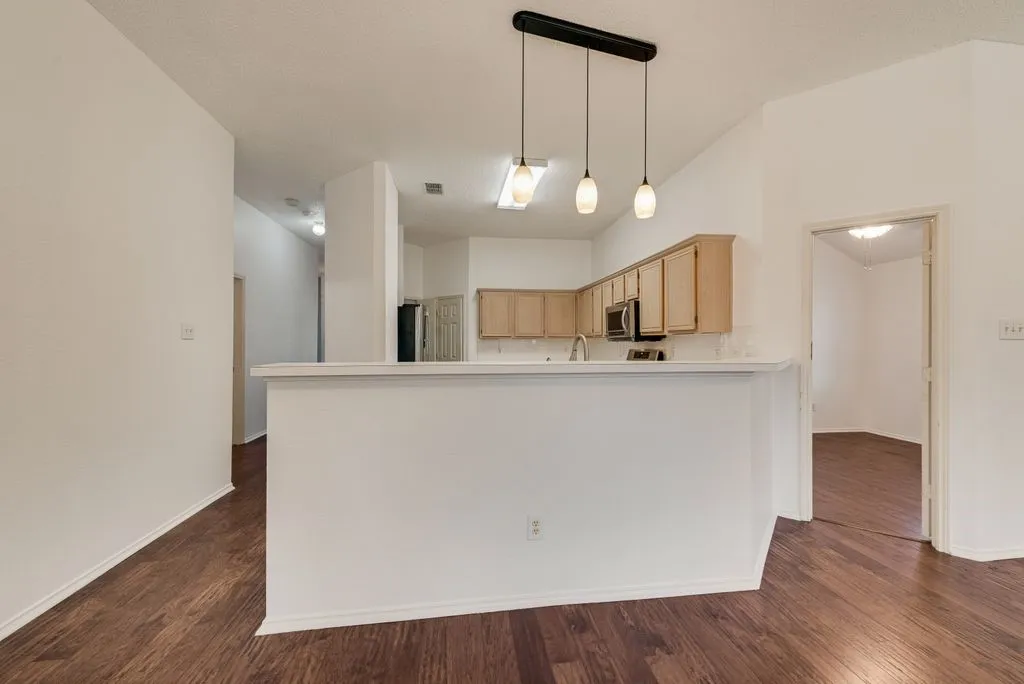 Single Family Residence For Sale in Dallas County , 2704 Crooked Creek, Mesquite, Texas 75181, 4 Bedroom, 2 Bathroom, 2 Garage spaces, 2,189 Sqft, built in 1996, mls#21339148, Real Estate Agent in Mesquite, Homes For Sale in Dallas county, Homes For Sale in Mesquite, Realtor in Mesquite Texas, Real Estate Brokerage Independent Realty Texas, Luminita Cordes Realtor