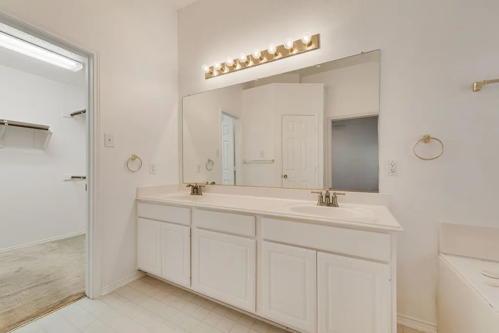 Single Family Residence For Sale in Dallas County , 2704 Crooked Creek, Mesquite, Texas 75181, 4 Bedroom, 2 Bathroom, 2 Garage spaces, 2,189 Sqft, built in 1996, mls#21339148, Real Estate Agent in Mesquite, Homes For Sale in Dallas county, Homes For Sale in Mesquite, Realtor in Mesquite Texas, Real Estate Brokerage Independent Realty Texas, Luminita Cordes Realtor