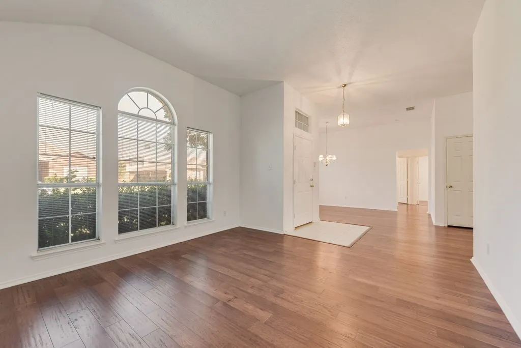 Single Family Residence For Sale in Dallas County , 2704 Crooked Creek, Mesquite, Texas 75181, 4 Bedroom, 2 Bathroom, 2 Garage spaces, 2,189 Sqft, built in 1996, mls#21339148, Real Estate Agent in Mesquite, Homes For Sale in Dallas county, Homes For Sale in Mesquite, Realtor in Mesquite Texas, Real Estate Brokerage Independent Realty Texas, Luminita Cordes Realtor