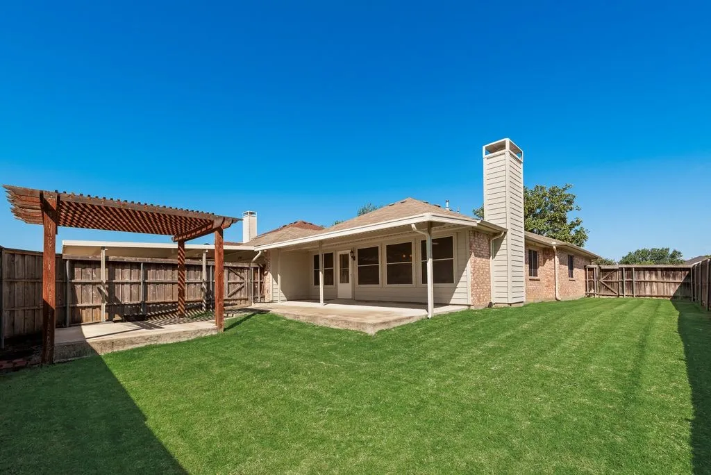 Single Family Residence For Sale in Dallas County , 2704 Crooked Creek, Mesquite, Texas 75181, 4 Bedroom, 2 Bathroom, 2 Garage spaces, 2,189 Sqft, built in 1996, mls#21339148, Real Estate Agent in Mesquite, Homes For Sale in Dallas county, Homes For Sale in Mesquite, Realtor in Mesquite Texas, Real Estate Brokerage Independent Realty Texas, Luminita Cordes Realtor