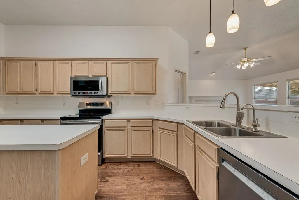 Single Family Residence For Sale in Dallas County , 2704 Crooked Creek, Mesquite, Texas 75181, 4 Bedroom, 2 Bathroom, 2 Garage spaces, 2,189 Sqft, built in 1996, mls#21339148, Real Estate Agent in Mesquite, Homes For Sale in Dallas county, Homes For Sale in Mesquite, Realtor in Mesquite Texas, Real Estate Brokerage Independent Realty Texas, Luminita Cordes Realtor