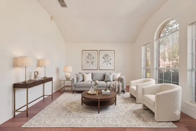 Single Family Residence For Sale in Dallas County , 2704 Crooked Creek, Mesquite, Texas 75181, 4 Bedroom, 2 Bathroom, 2 Garage spaces, 2,189 Sqft, built in 1996, mls#21339148, Real Estate Agent in Mesquite, Homes For Sale in Dallas county, Homes For Sale in Mesquite, Realtor in Mesquite Texas, Real Estate Brokerage Independent Realty Texas, Luminita Cordes Realtor