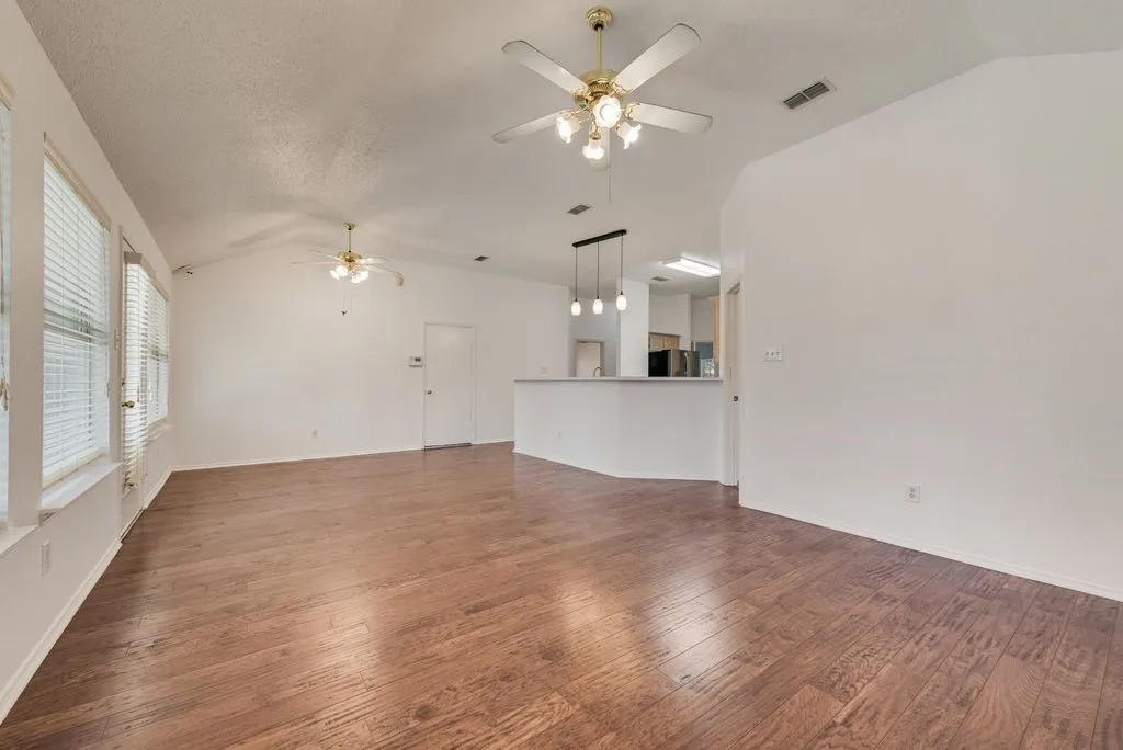 Single Family Residence For Sale in Dallas County , 2704 Crooked Creek, Mesquite, Texas 75181, 4 Bedroom, 2 Bathroom, 2 Garage spaces, 2,189 Sqft, built in 1996, mls#21339148, Real Estate Agent in Mesquite, Homes For Sale in Dallas county, Homes For Sale in Mesquite, Realtor in Mesquite Texas, Real Estate Brokerage Independent Realty Texas, Luminita Cordes Realtor