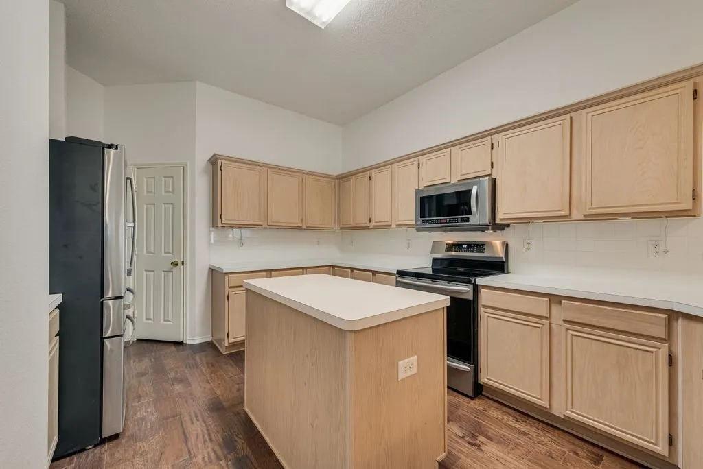 Single Family Residence For Sale in Dallas County , 2704 Crooked Creek, Mesquite, Texas 75181, 4 Bedroom, 2 Bathroom, 2 Garage spaces, 2,189 Sqft, built in 1996, mls#21339148, Real Estate Agent in Mesquite, Homes For Sale in Dallas county, Homes For Sale in Mesquite, Realtor in Mesquite Texas, Real Estate Brokerage Independent Realty Texas, Luminita Cordes Realtor