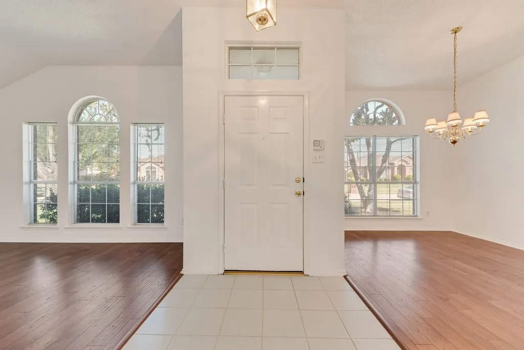 Single Family Residence For Sale in Dallas County , 2704 Crooked Creek, Mesquite, Texas 75181, 4 Bedroom, 2 Bathroom, 2 Garage spaces, 2,189 Sqft, built in 1996, mls#21339148, Real Estate Agent in Mesquite, Homes For Sale in Dallas county, Homes For Sale in Mesquite, Realtor in Mesquite Texas, Real Estate Brokerage Independent Realty Texas, Luminita Cordes Realtor