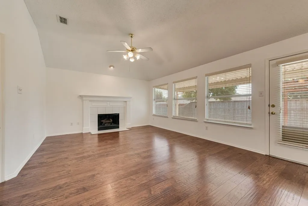 Single Family Residence For Sale in Dallas County , 2704 Crooked Creek, Mesquite, Texas 75181, 4 Bedroom, 2 Bathroom, 2 Garage spaces, 2,189 Sqft, built in 1996, mls#21339148, Real Estate Agent in Mesquite, Homes For Sale in Dallas county, Homes For Sale in Mesquite, Realtor in Mesquite Texas, Real Estate Brokerage Independent Realty Texas, Luminita Cordes Realtor