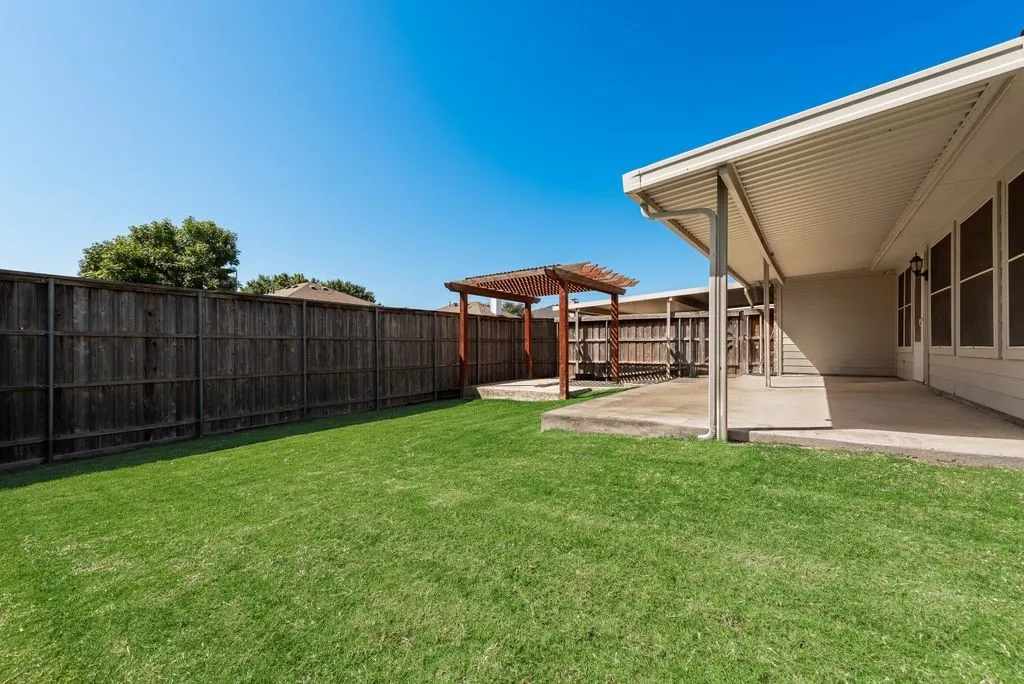 Single Family Residence For Sale in Dallas County , 2704 Crooked Creek, Mesquite, Texas 75181, 4 Bedroom, 2 Bathroom, 2 Garage spaces, 2,189 Sqft, built in 1996, mls#21339148, Real Estate Agent in Mesquite, Homes For Sale in Dallas county, Homes For Sale in Mesquite, Realtor in Mesquite Texas, Real Estate Brokerage Independent Realty Texas, Luminita Cordes Realtor