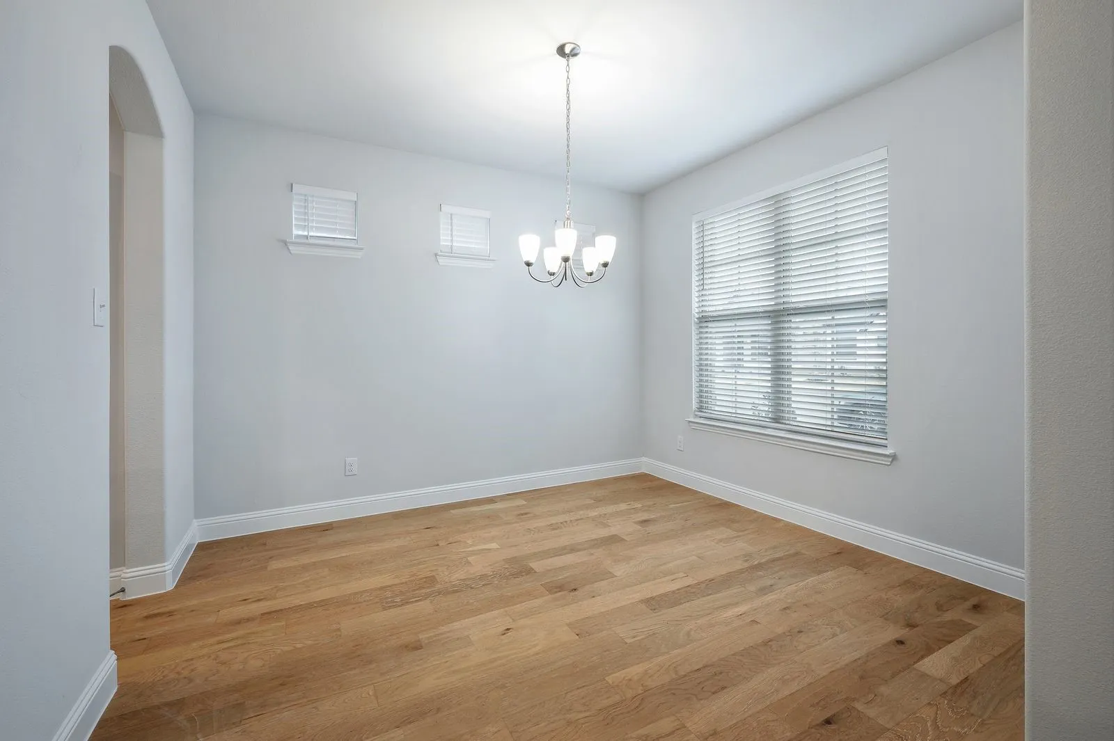 Single Family Residence For Rent in Denton County , 2037 Almassera Drive, Little Elm, Texas 75068, 3 Bedroom, 3 Bathroom, 2 Garage spaces, 2,423 Sqft, built in 2021, mls#21339427, Real Estate Agent in Little Elm, Homes For Rent in Denton county, Homes For Rent in Little Elm, Realtor in Little Elm Texas, Real Estate Brokerage Independent Realty Texas, Luminita Cordes Realtor