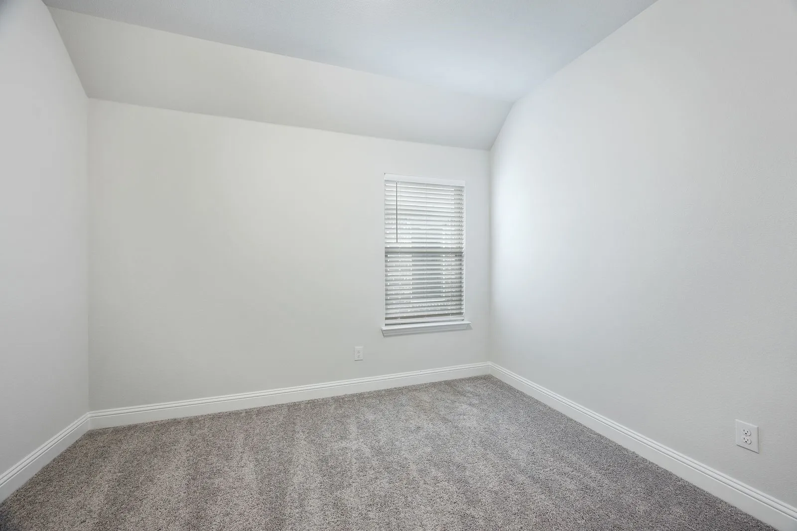Single Family Residence For Rent in Denton County , 2037 Almassera Drive, Little Elm, Texas 75068, 3 Bedroom, 3 Bathroom, 2 Garage spaces, 2,423 Sqft, built in 2021, mls#21339427, Real Estate Agent in Little Elm, Homes For Rent in Denton county, Homes For Rent in Little Elm, Realtor in Little Elm Texas, Real Estate Brokerage Independent Realty Texas, Luminita Cordes Realtor