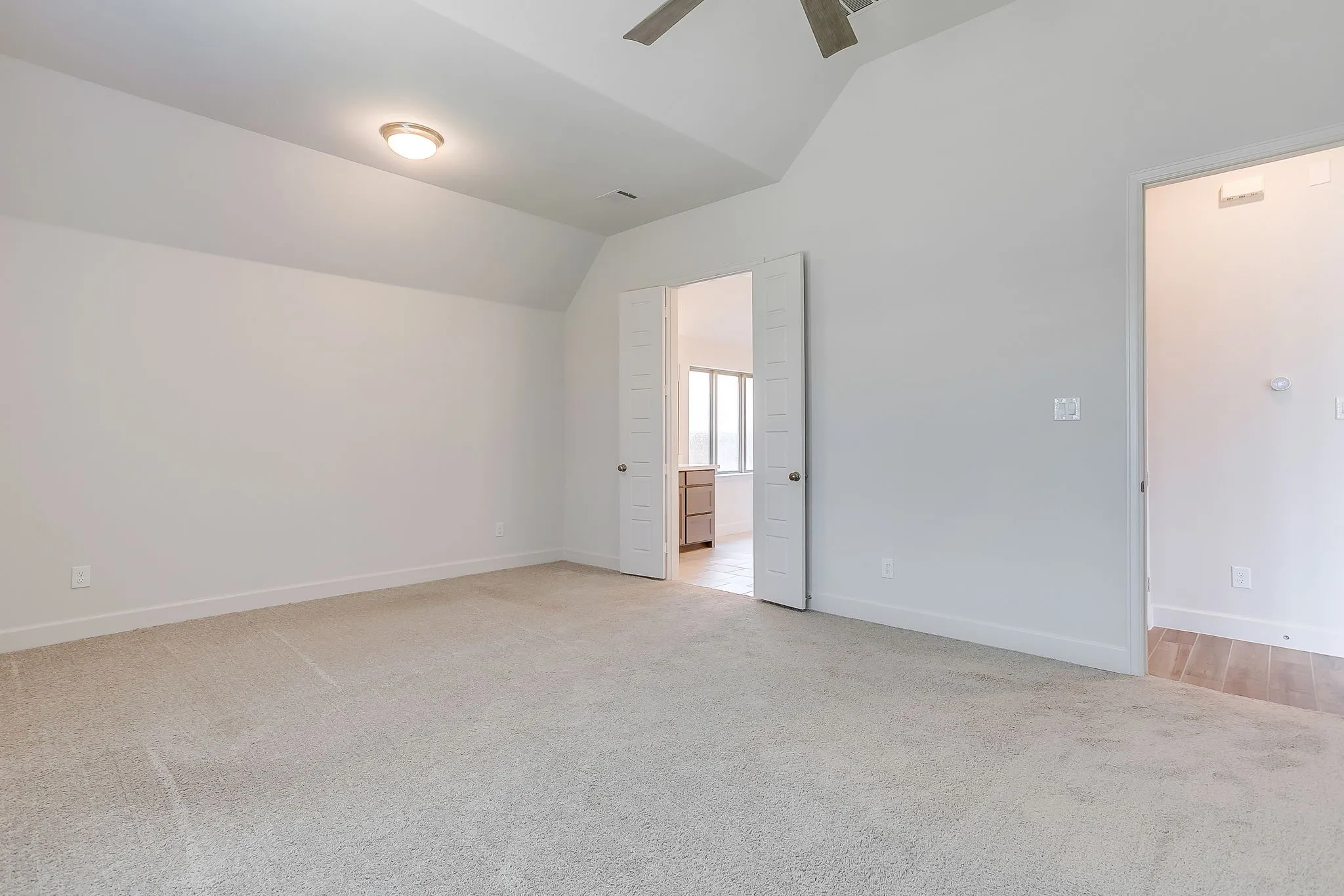 Single Family Residence For Sale in Tarrant County , 5729 Lake Jackson Drive, Fort Worth, Texas 76126, 4 Bedrooms, 4 Bathrooms, 2 Garage spaces, 2,936 Sqft, built in 2022, Price $695,000, mls#21340853, Real Estate Agent in Fort Worth, Homes For Sale in Tarrant county, Homes For Sale in Fort Worth, Realtor in Fort Worth Texas, Real Estate Brokerage Independent Realty Texas, Luminita Cordes Realtor