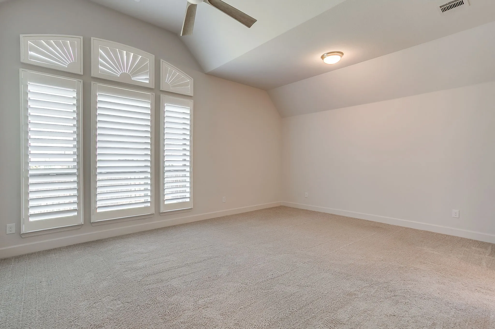 Single Family Residence For Sale in Tarrant County , 5729 Lake Jackson Drive, Fort Worth, Texas 76126, 4 Bedrooms, 4 Bathrooms, 2 Garage spaces, 2,936 Sqft, built in 2022, Price $695,000, mls#21340853, Real Estate Agent in Fort Worth, Homes For Sale in Tarrant county, Homes For Sale in Fort Worth, Realtor in Fort Worth Texas, Real Estate Brokerage Independent Realty Texas, Luminita Cordes Realtor