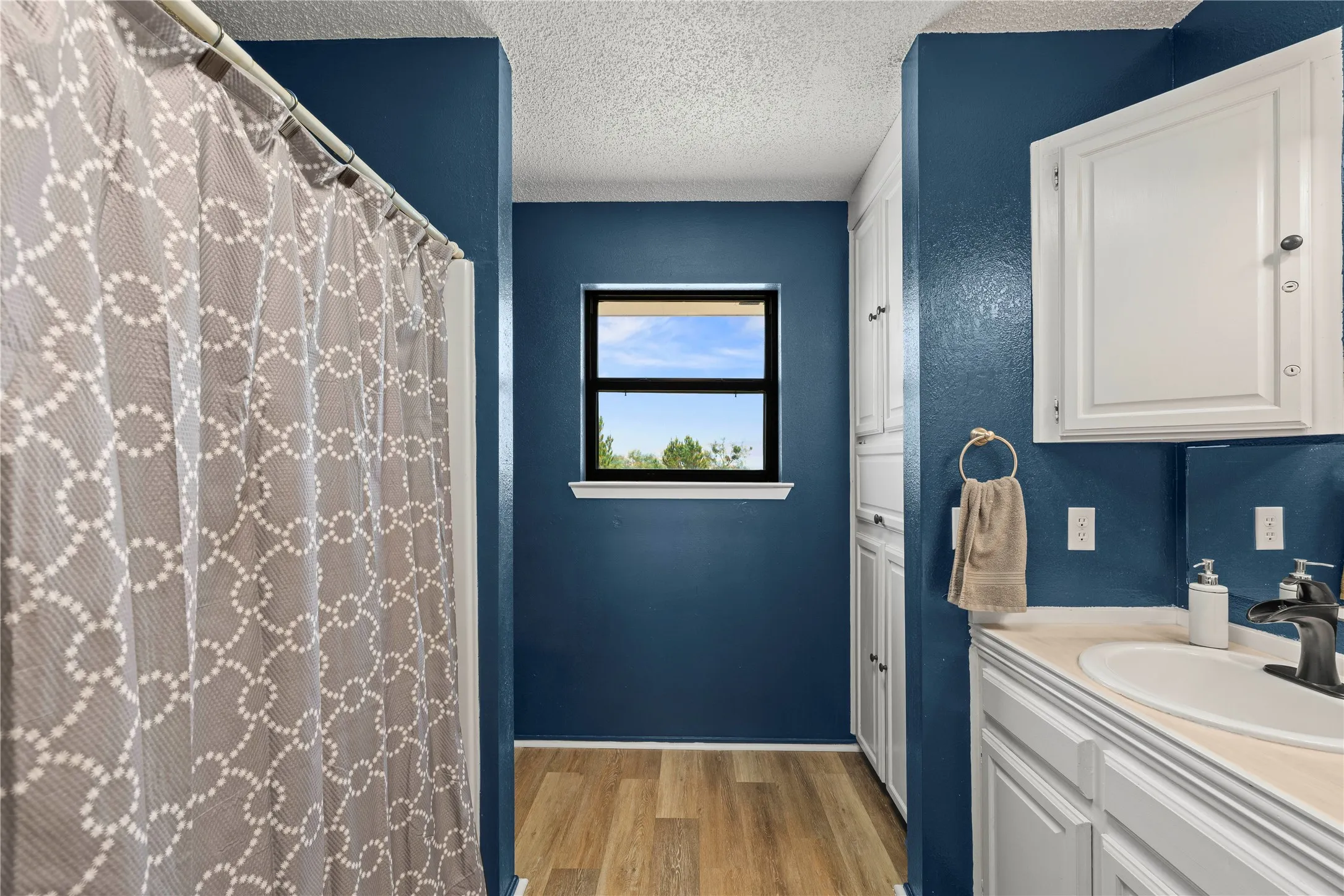 Guest bathroom with tub shower combo and natural light